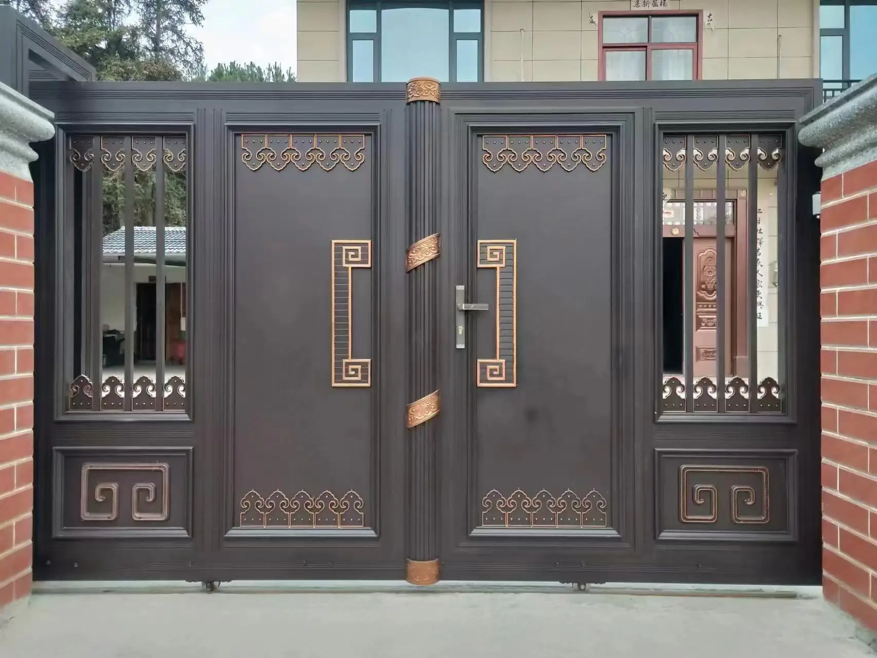 Custom European Style Aluminum Art Courtyard Gate Villas Chinese Factory Metal Frame Nature Treated Wood Fencing Trellis Gates