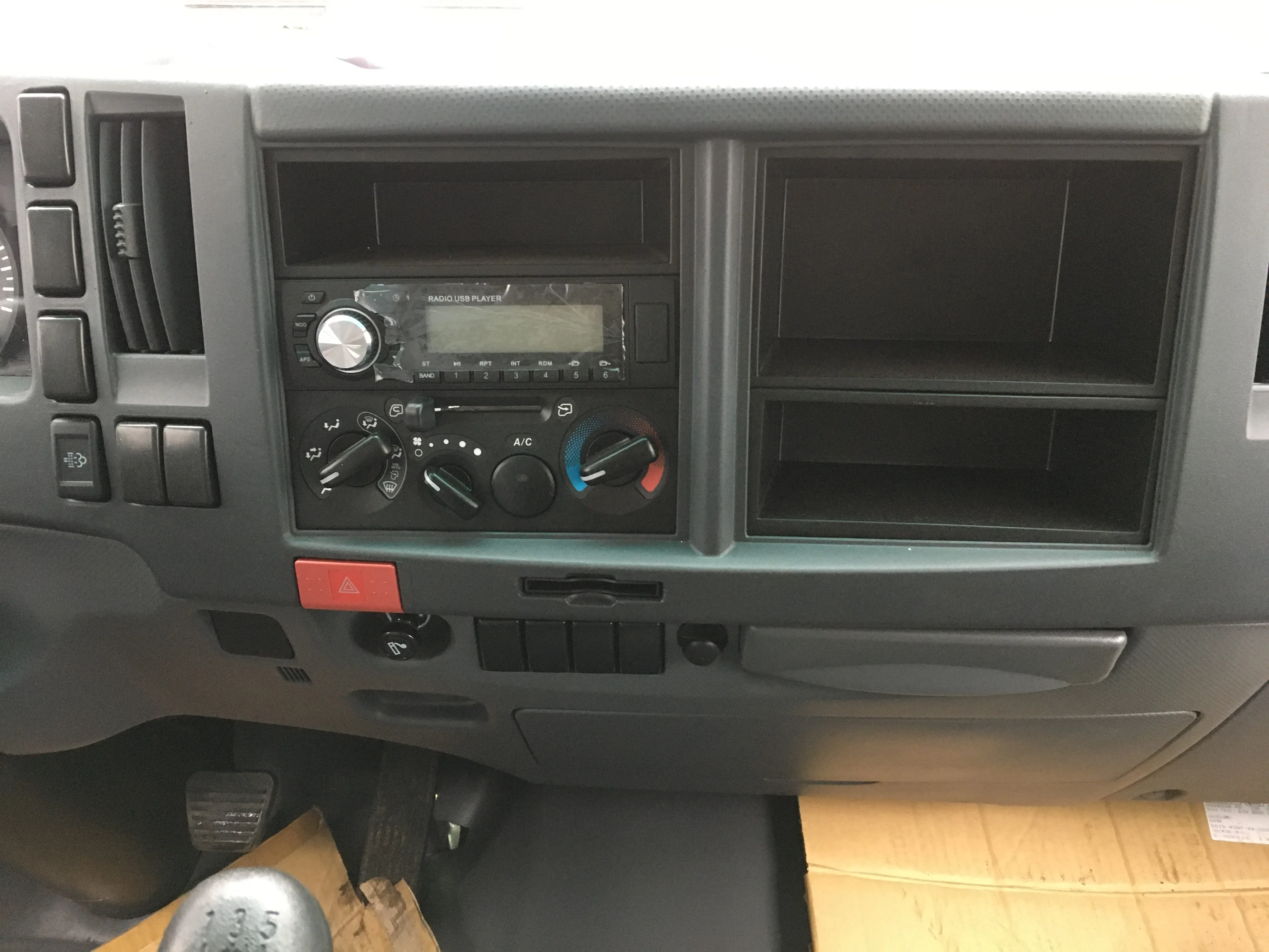 Грузовые автомобили 3 тонны Isuzu 100P NKR