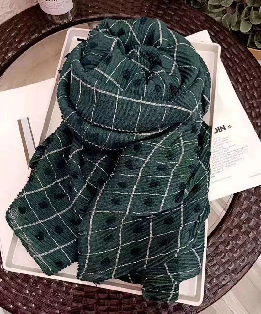 Hot sale islamic Palestine dress clothing muffler headscarf wrap woman pompom wholesale cotton crinkle checked plaid hijab