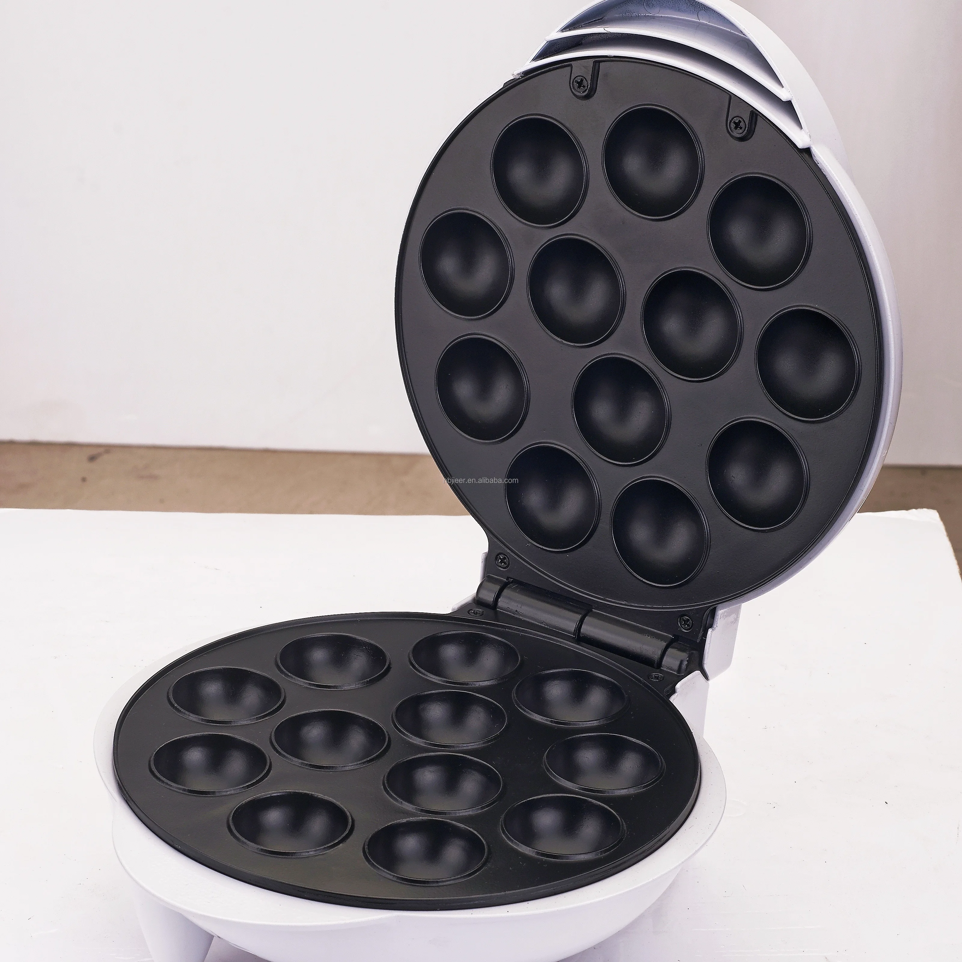 Cheap Portable Non Stick Fixed Plate Energy Safe Smokeless Home Use Timer Control Electric Press Pop Cake Bubble Waffle Maker