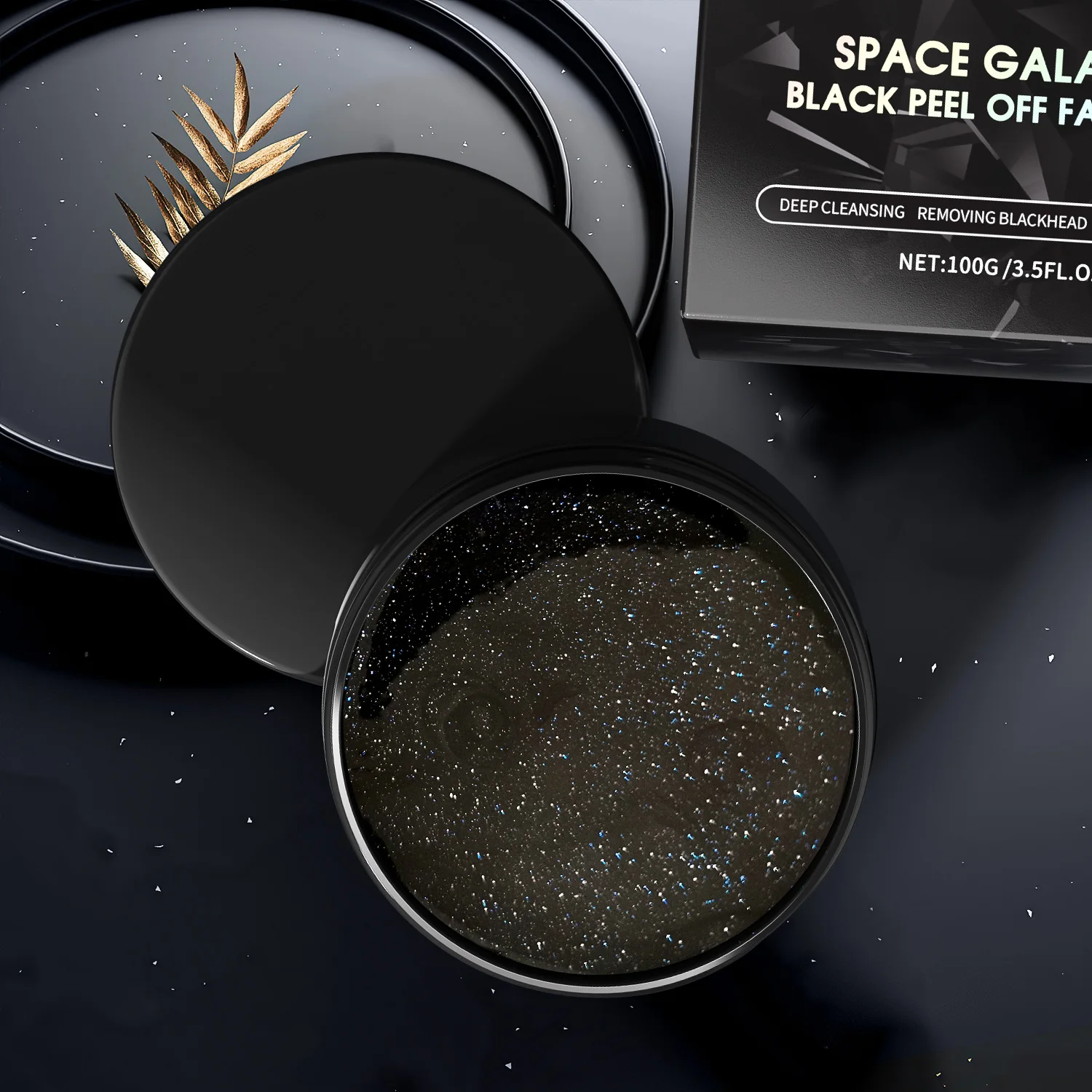 Beautiful girl travel leisure fashion oil control  Moisture Facial Mask