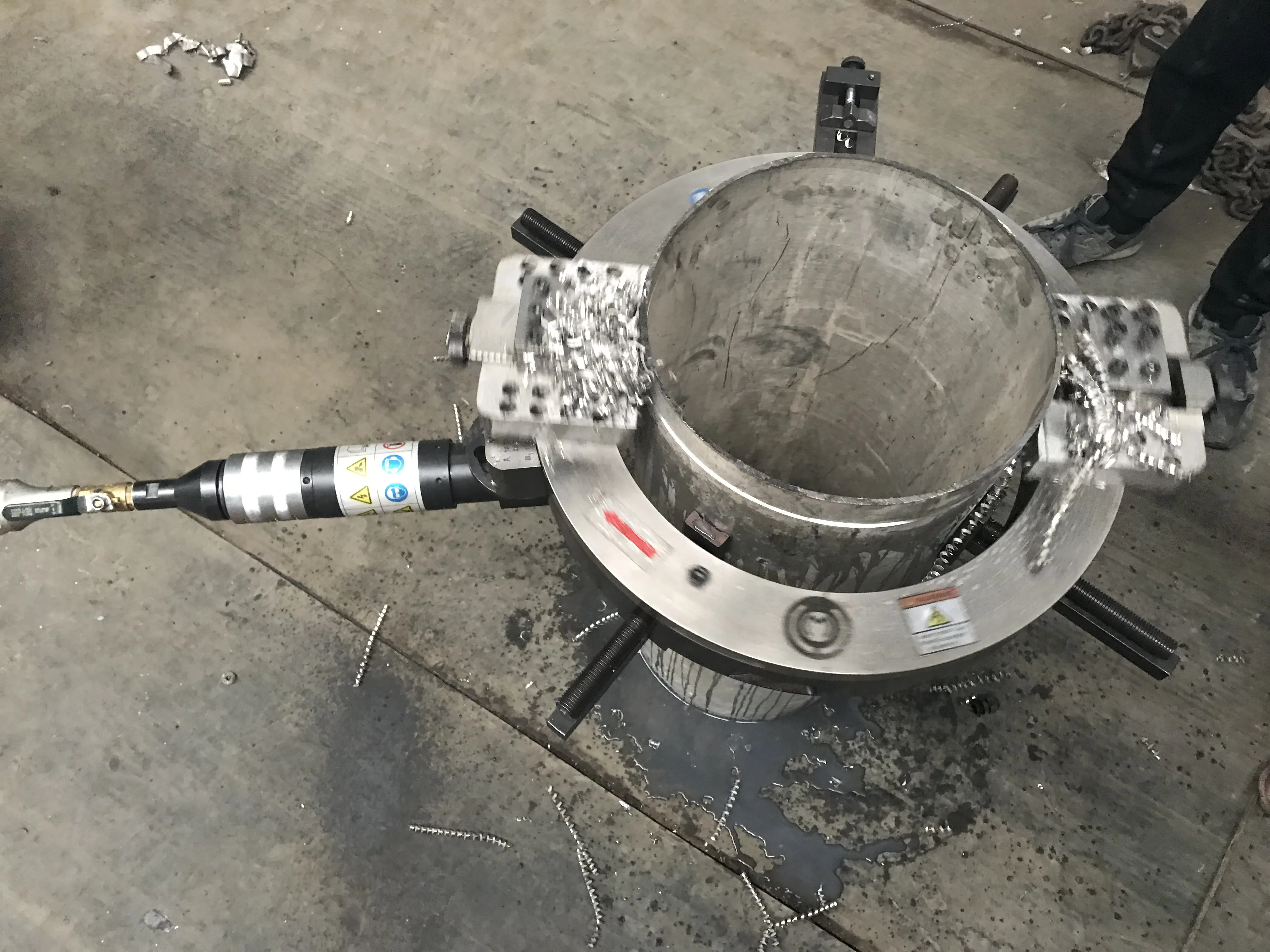 Portable Clamshell Operated Electric Driven Split Frame Pipe Casing Cutter