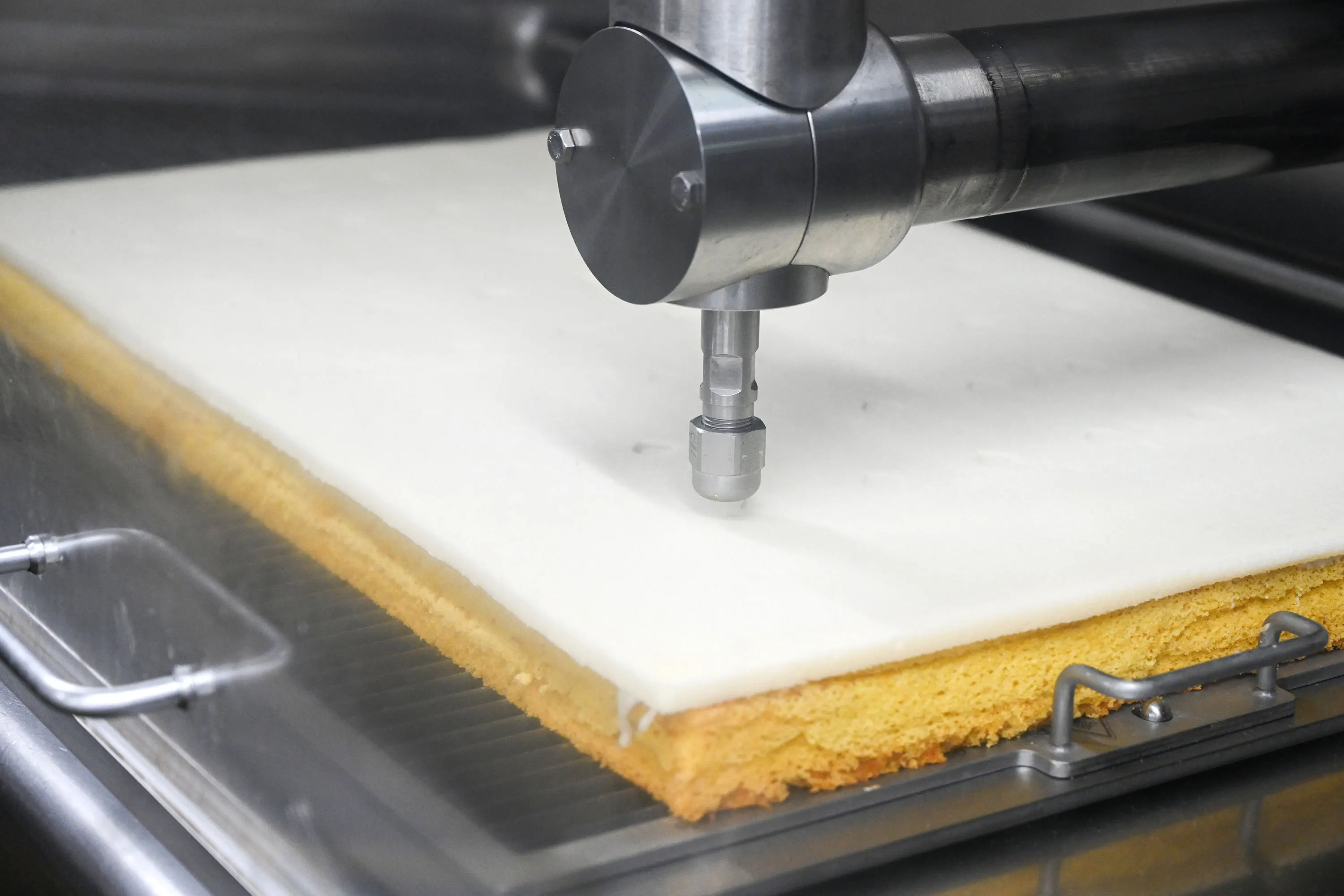 Pretty cute baumkuchen Japanese food cake gift box for wholesale