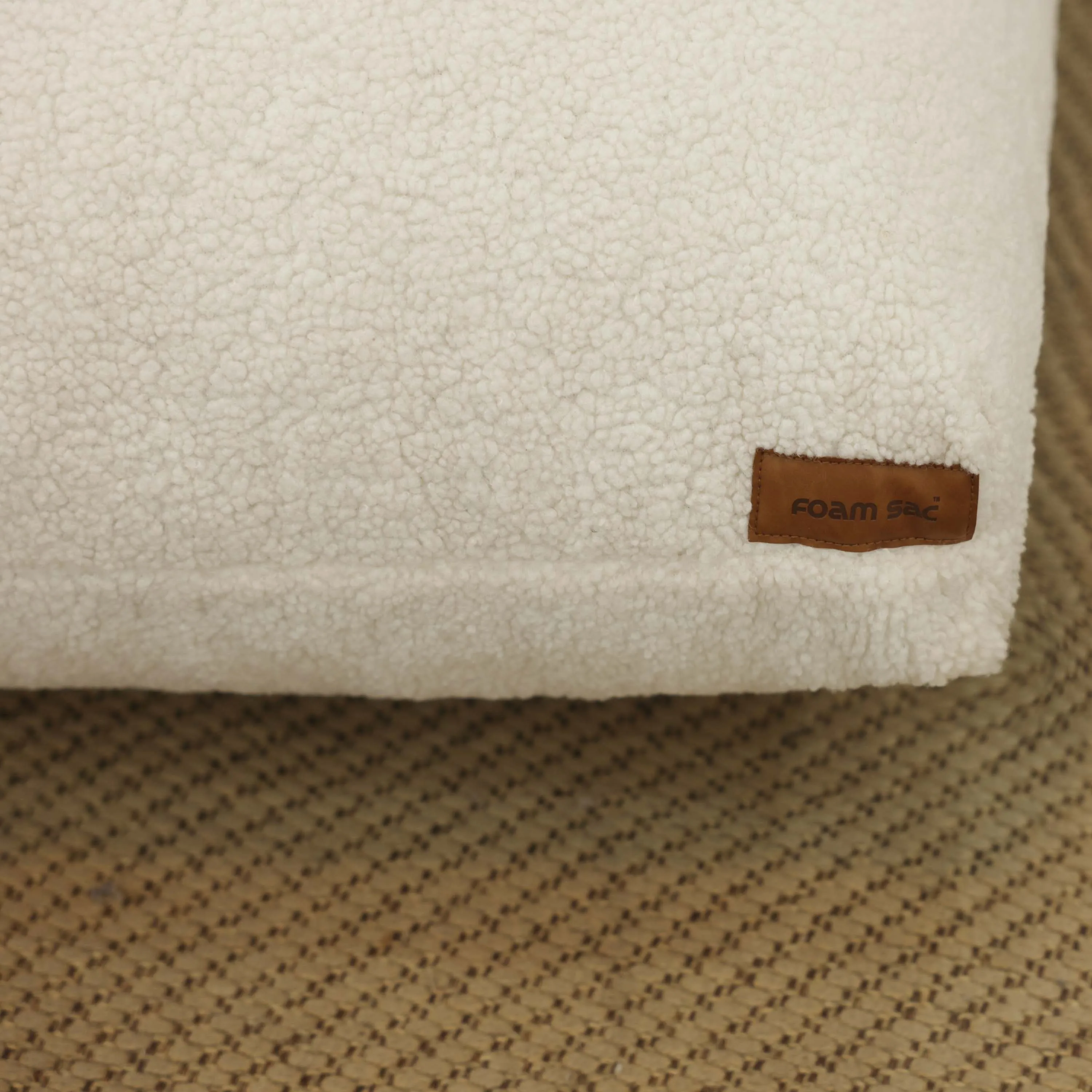 Japanese Style Tatami Living Room Bean Bag Sofa Soft Skin-friendly White Sherpa Fabric Bean Bag Chair with Strong Back Rest