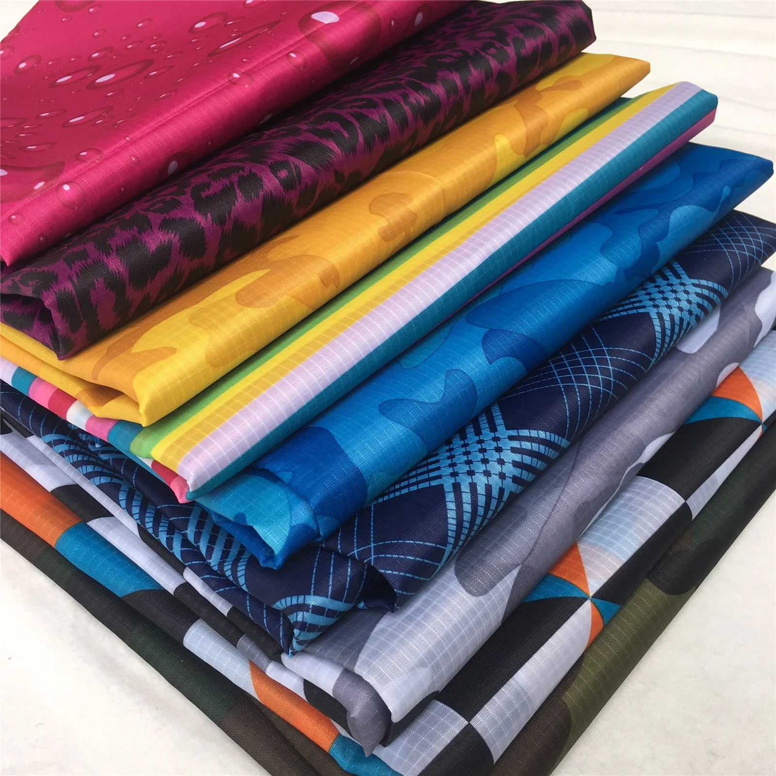 Камуфляжная уличная ткань с полиуретановым покрытием, 100% полиэстер, водонепроницаемая ткань Ripstop для воздушных змей, тентов, фонов