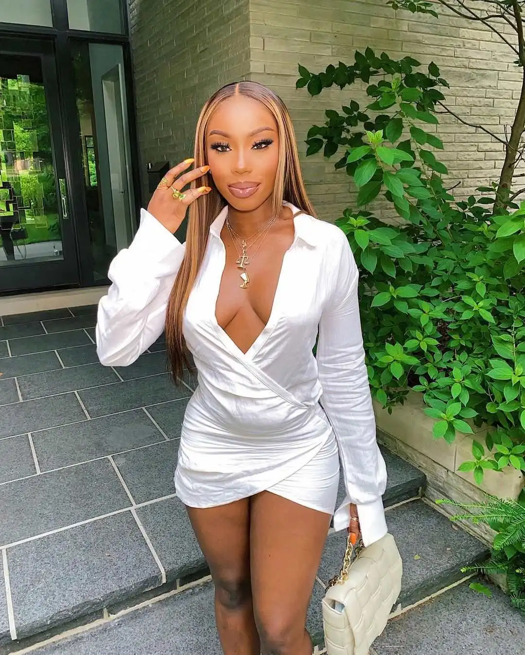 High Quality Sexy V Neck Long Sleeve White Black Party Club Dress Ladie Autumn 2021 Women Fashion