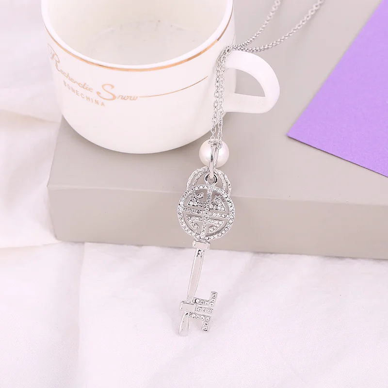 Pearl key short womens fashion temperament butterfly necklace hundred decorative items of jewellery