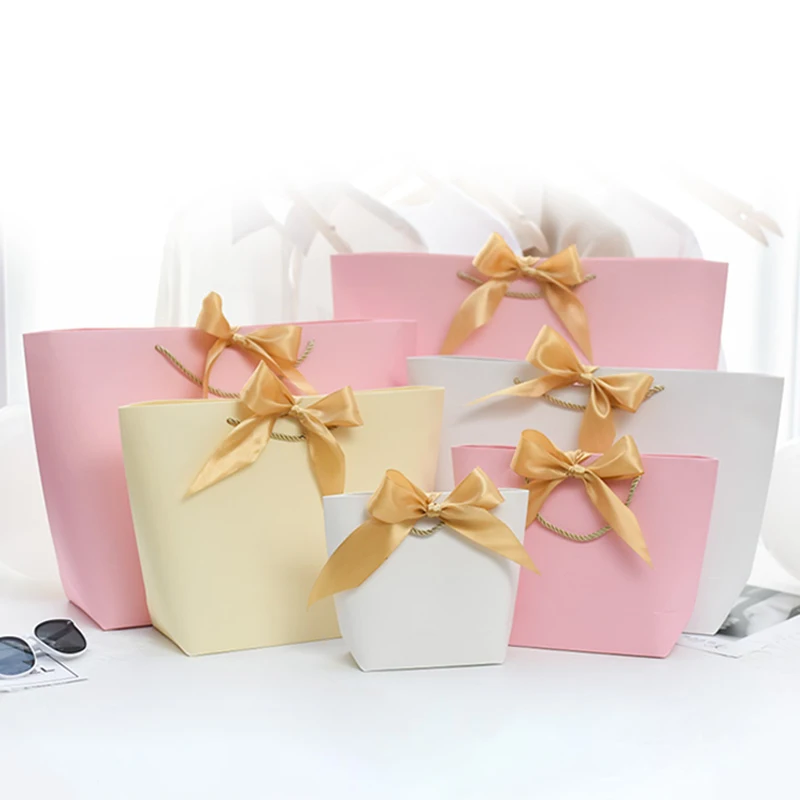 Luxury Kraft Paper Bag with Handle Custom Brand Logo Design for Shoes Fur Clothing and Retail Gift Shopping Promotion Wholesale