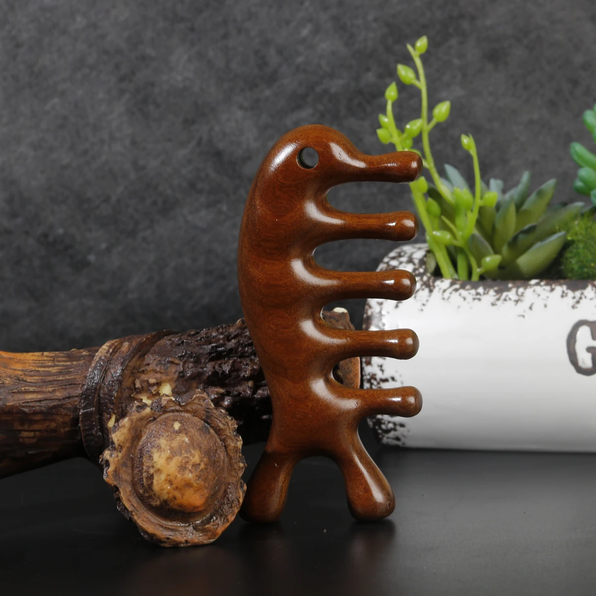 Brand New Scalp gua sha comb wooden scalp massager Small Portable wide tooth Scalp Massager Comb Hand Made Sandalwood Comb