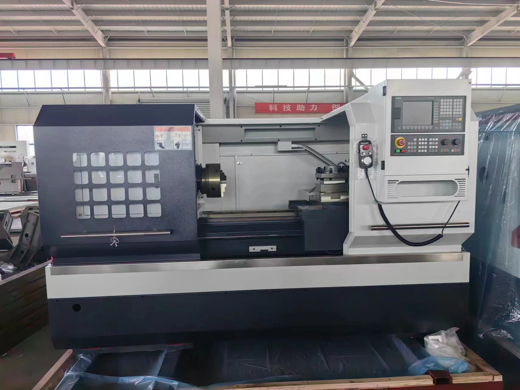 Сверхмощный универсальный плоский токарный станок с ЧПУ CK6136 металлический маленький горизонтальный бесступенчатая переменная скорость