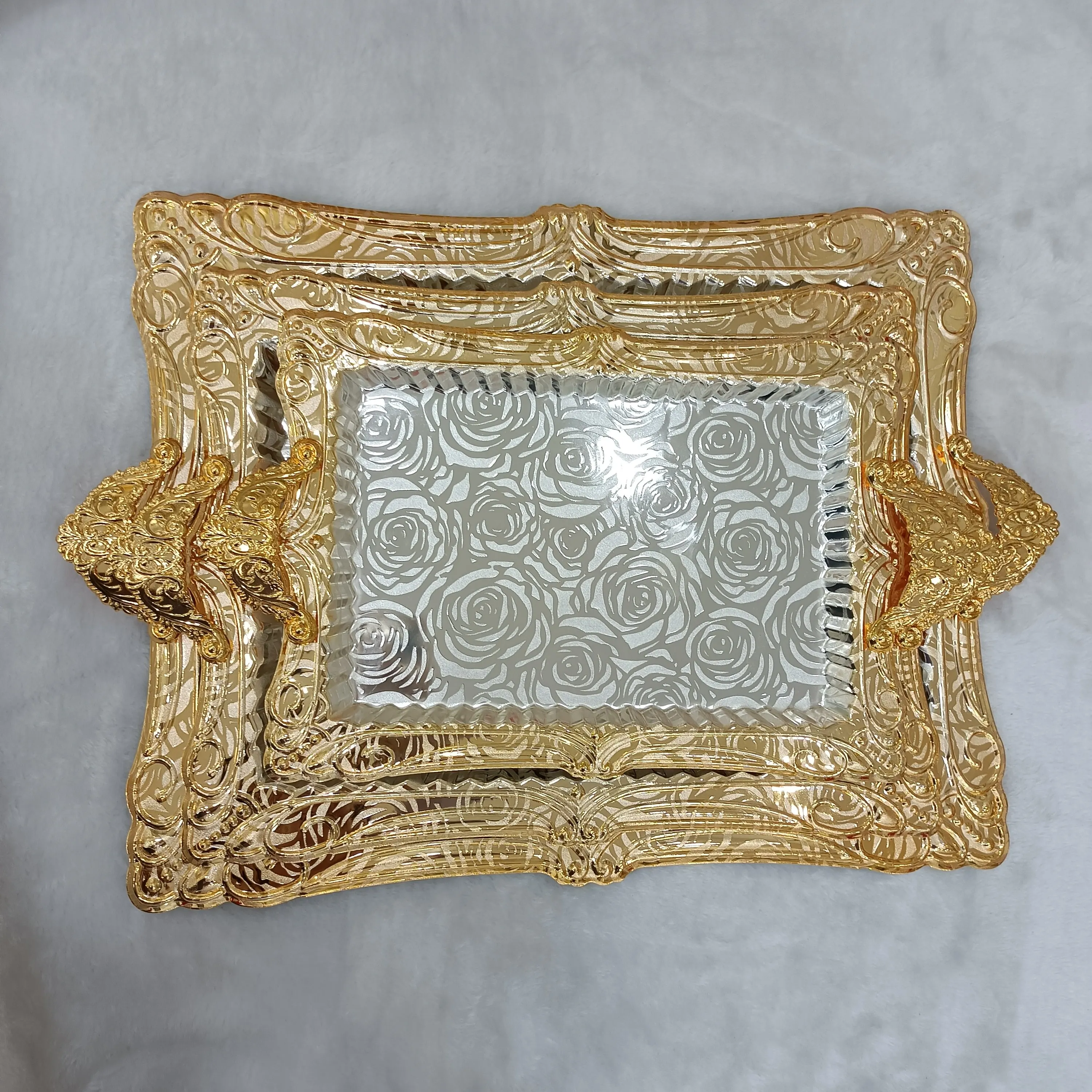 Wholesale Luxury Golden Leaf Shape Metal Table Decor Dry Fruit Plate Nuts Serving Dish Food Display Tray