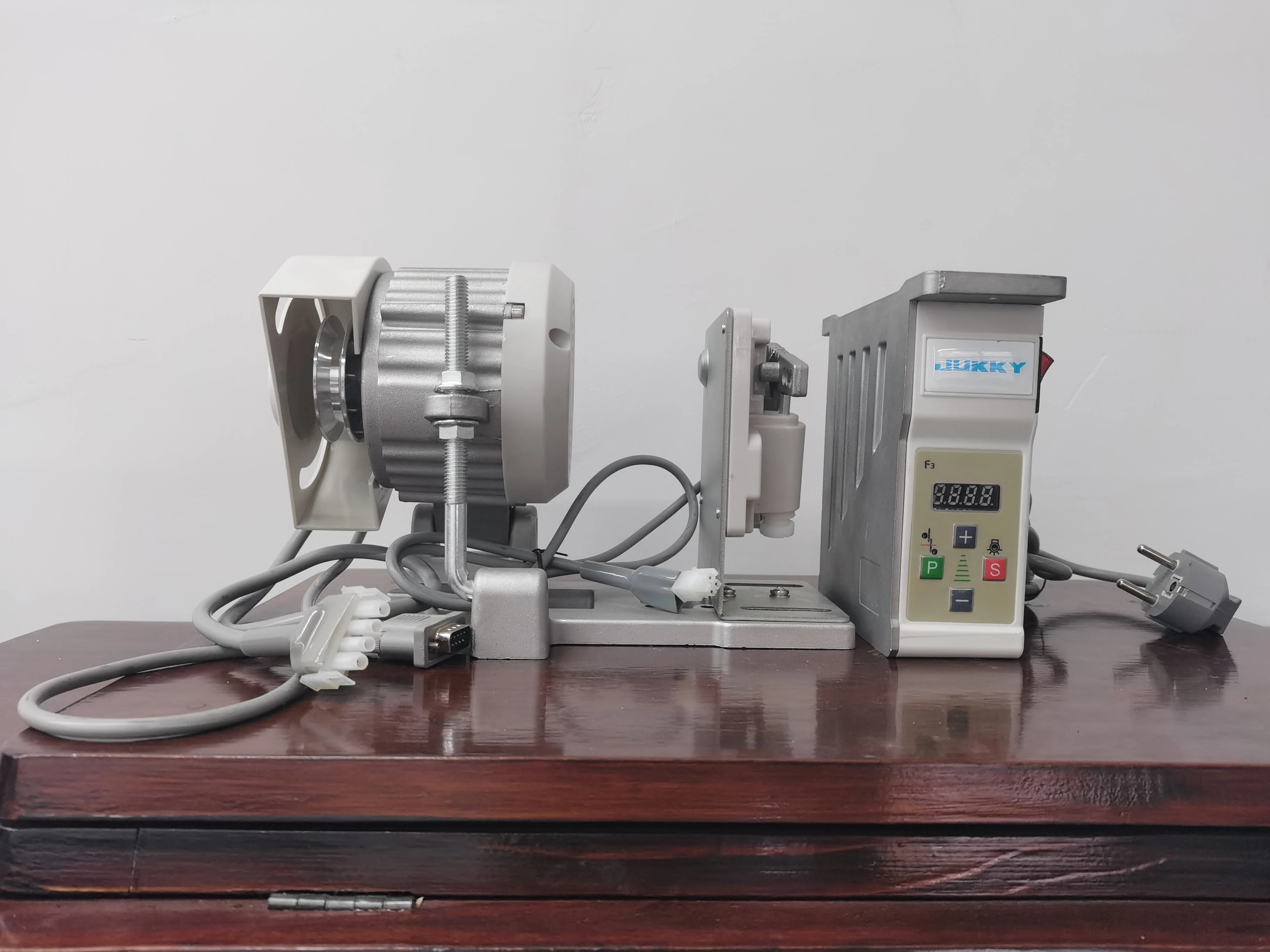 JK-550 Domestic Industrial High Efficiency Sewing Machine Servo Motor Energy-saving 75% Servo Motor of small szie