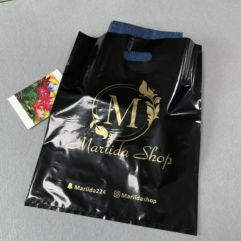 Reusable LDPE/HDPE  black foldable handle shopping bags custom logo Die Cut plastic carry bag merchandise gift packaging