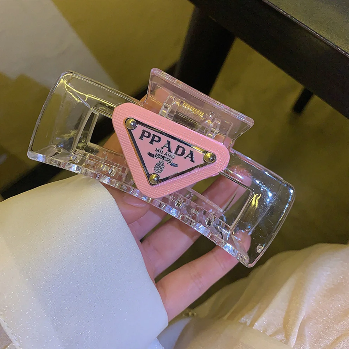 Wholesale Japan and South Korea hot jelly grab large back head hair shark plastic hair clip 10CM