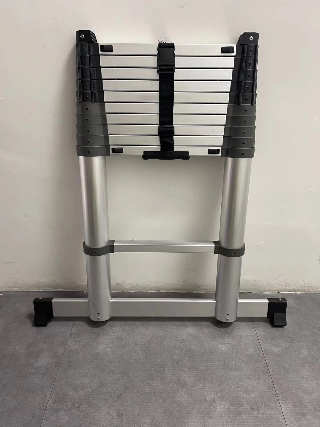 aluminum retractable telescopic ladder with high quality