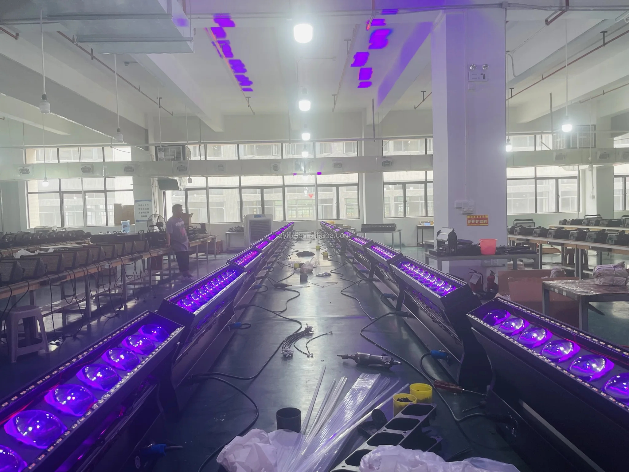 Led Bar Pixel Light RGB Stage Wash Zoom Light Bar 10x60w Zoom Wash with LED Strips Light For Performance Bar Night Club