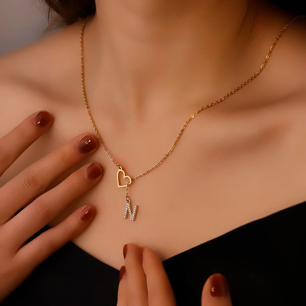 Wholesale Stainless Steel Heart Clavicle Chain New Full Diamond 26 Letter Peach Heart Necklace for Women