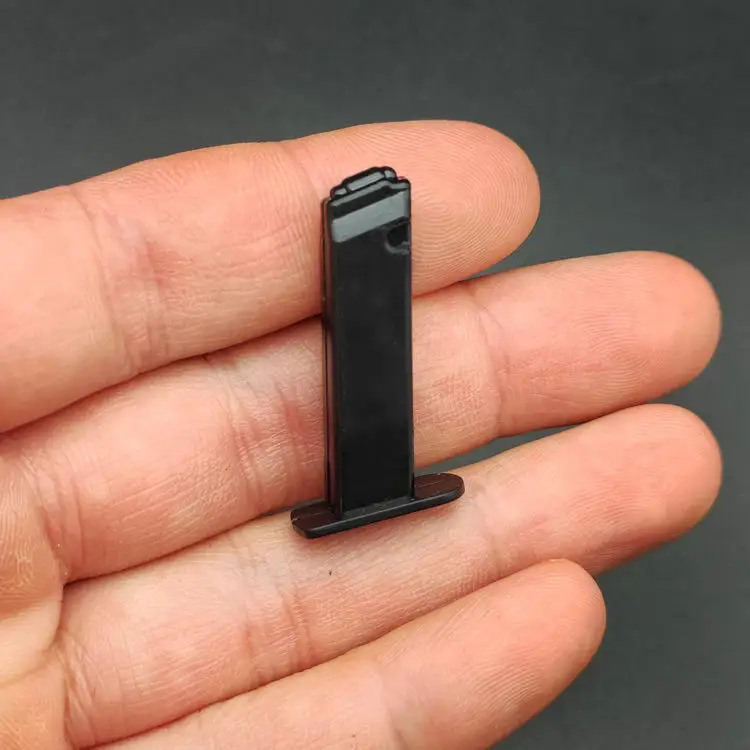 Mini Gun Keychain Toy Gun 1911 Zinc Alloy Metal Keychain Gun Keyring High Quality 1:3 Pistol Model Decoration Gift