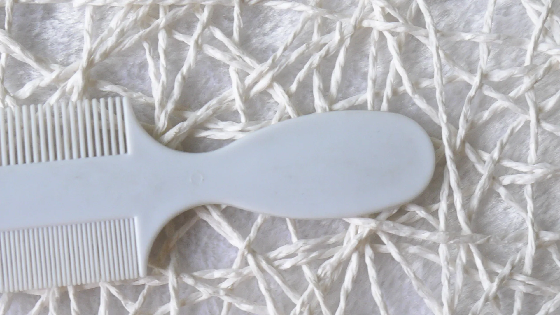 Long Handle Plastic Double Sided Lice nit Louse Tick Flea Comb With Coarse And Fine Teeth In One