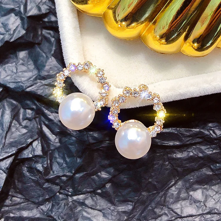  Jewelry 925 silver needle Korean geometric round small pearl earrings simple gentle diamond for women