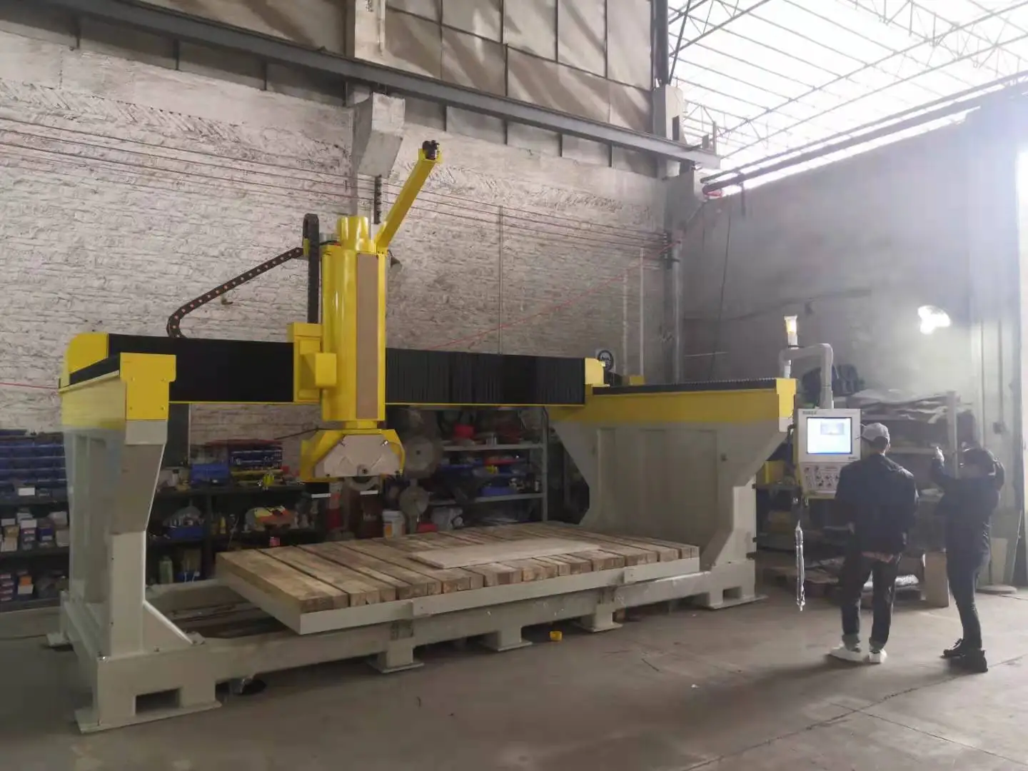 New design 5 axis bridge saw with high quality