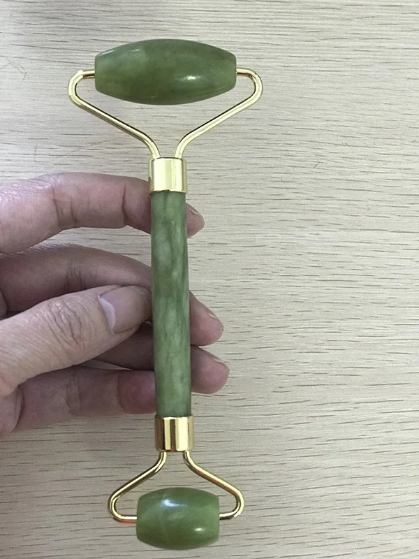 Рекламный роликовый массажер для лица