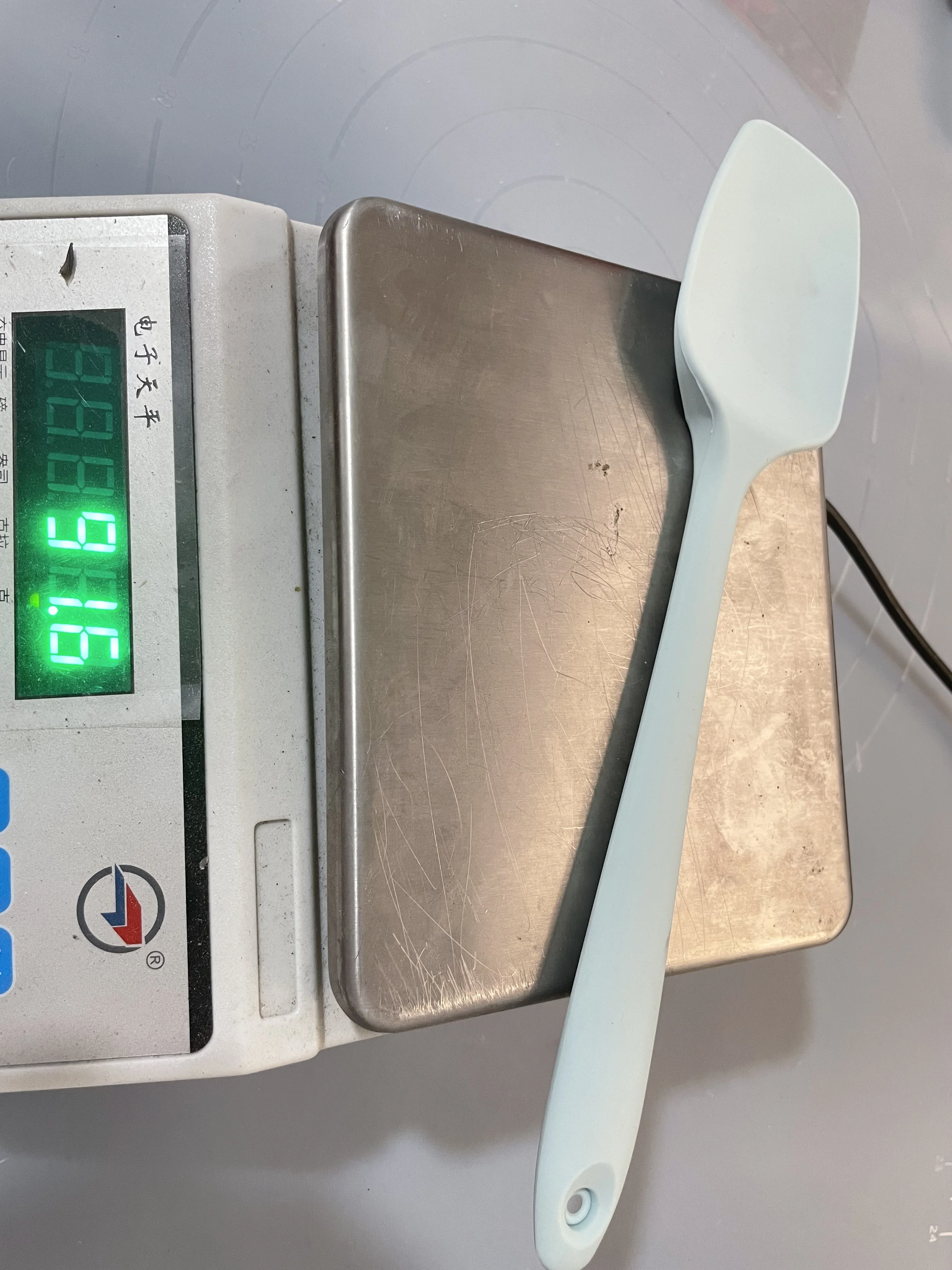 Factory direct household silicone kitchen shovel, silicone kitchen shovel tools, cake shovel spoon