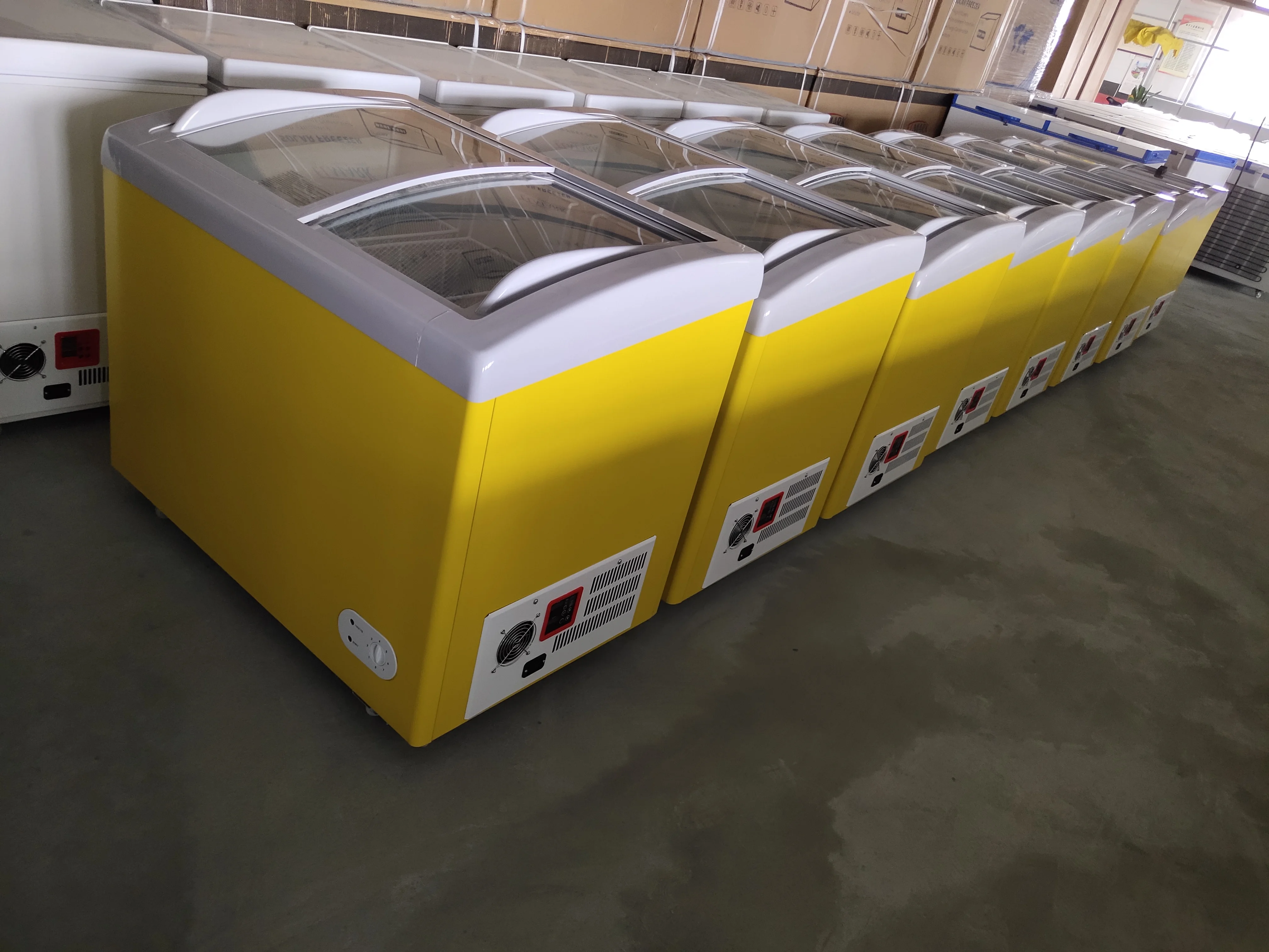 Морозильная камера для мороженого с изогнутой дверью для супермаркета 258 литров