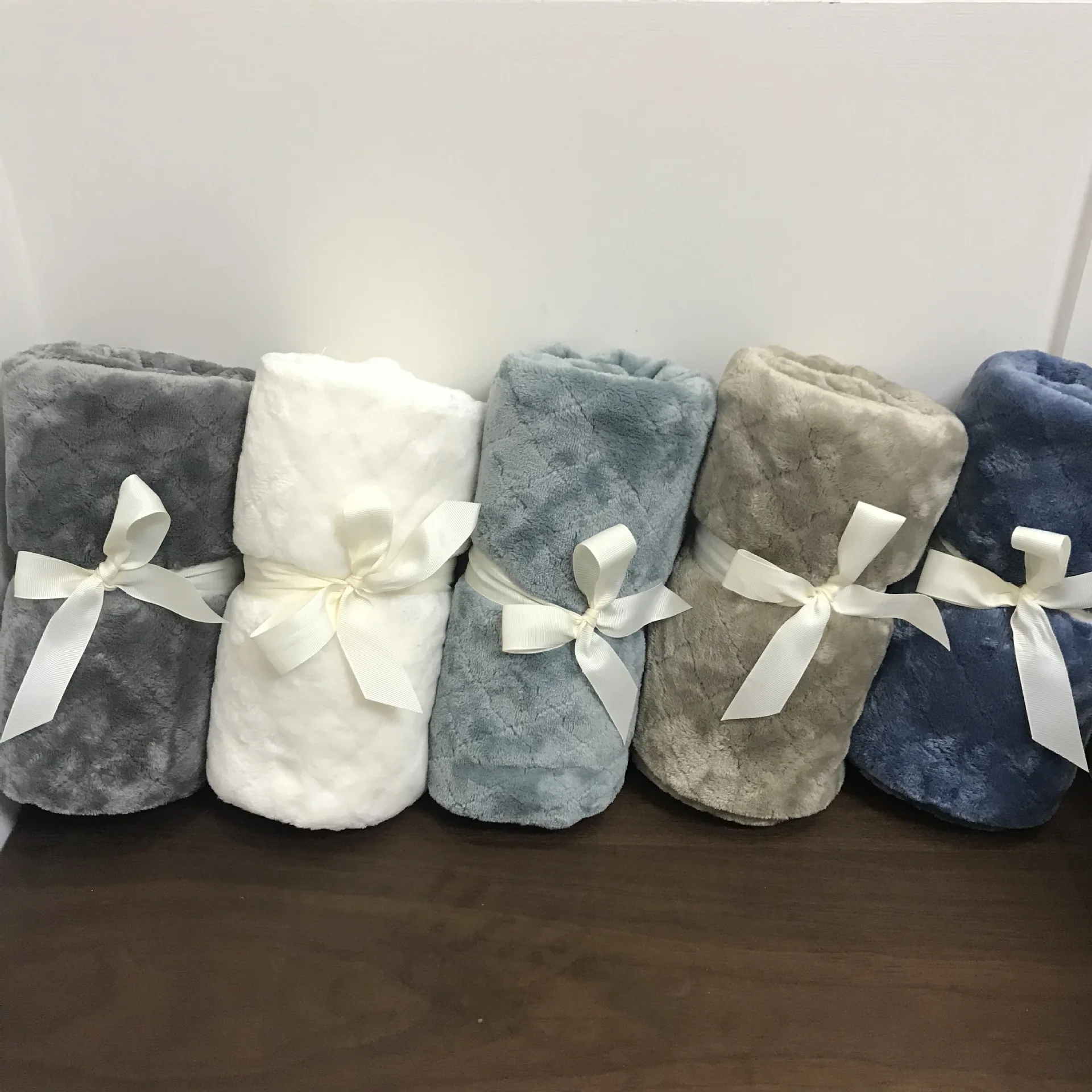 Plum blossom lattice embroidery logo air conditioning blanket office nap sofa cover blanket flannel blanket