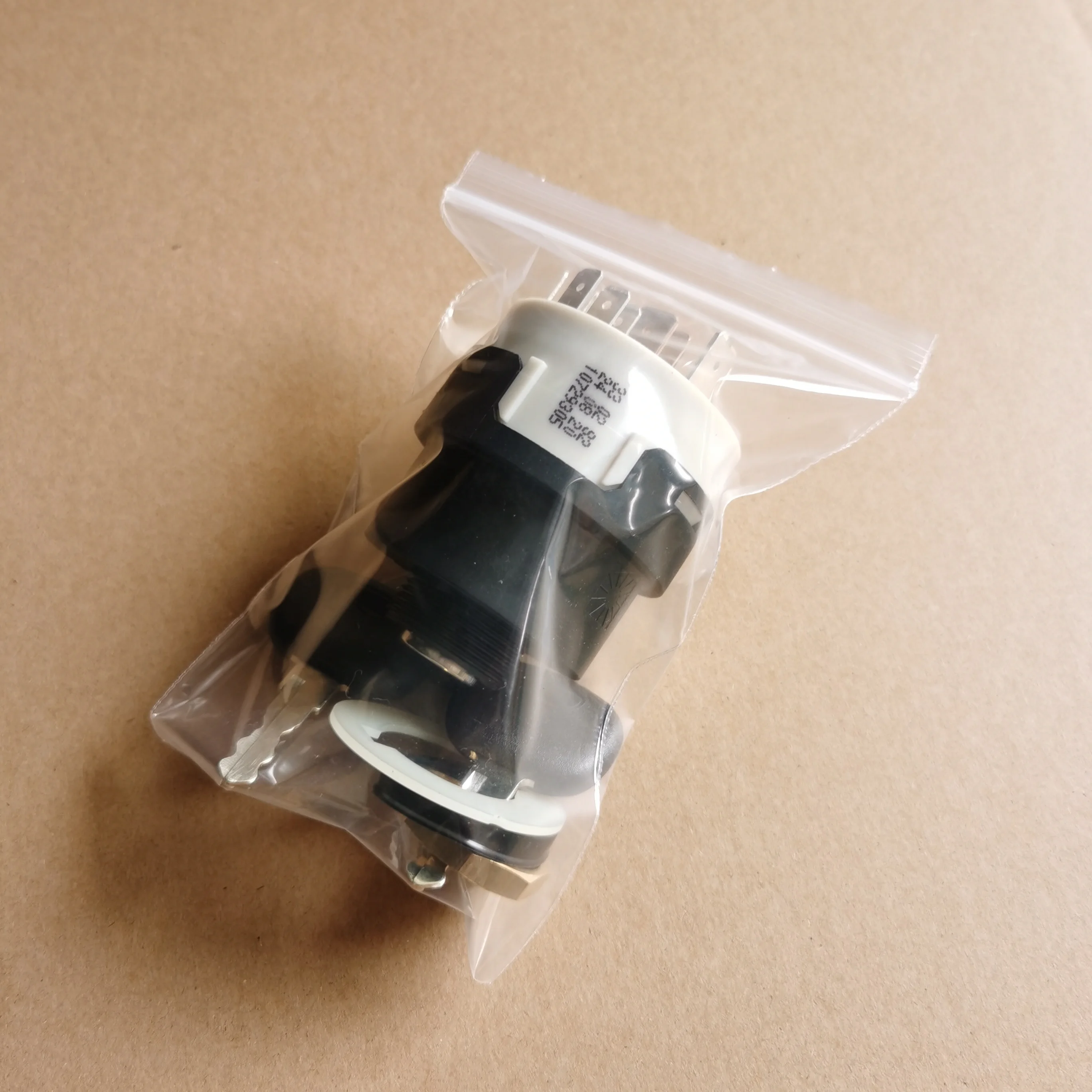 01182528 Ignition switch for deutz 1013 and 2012 engine parts