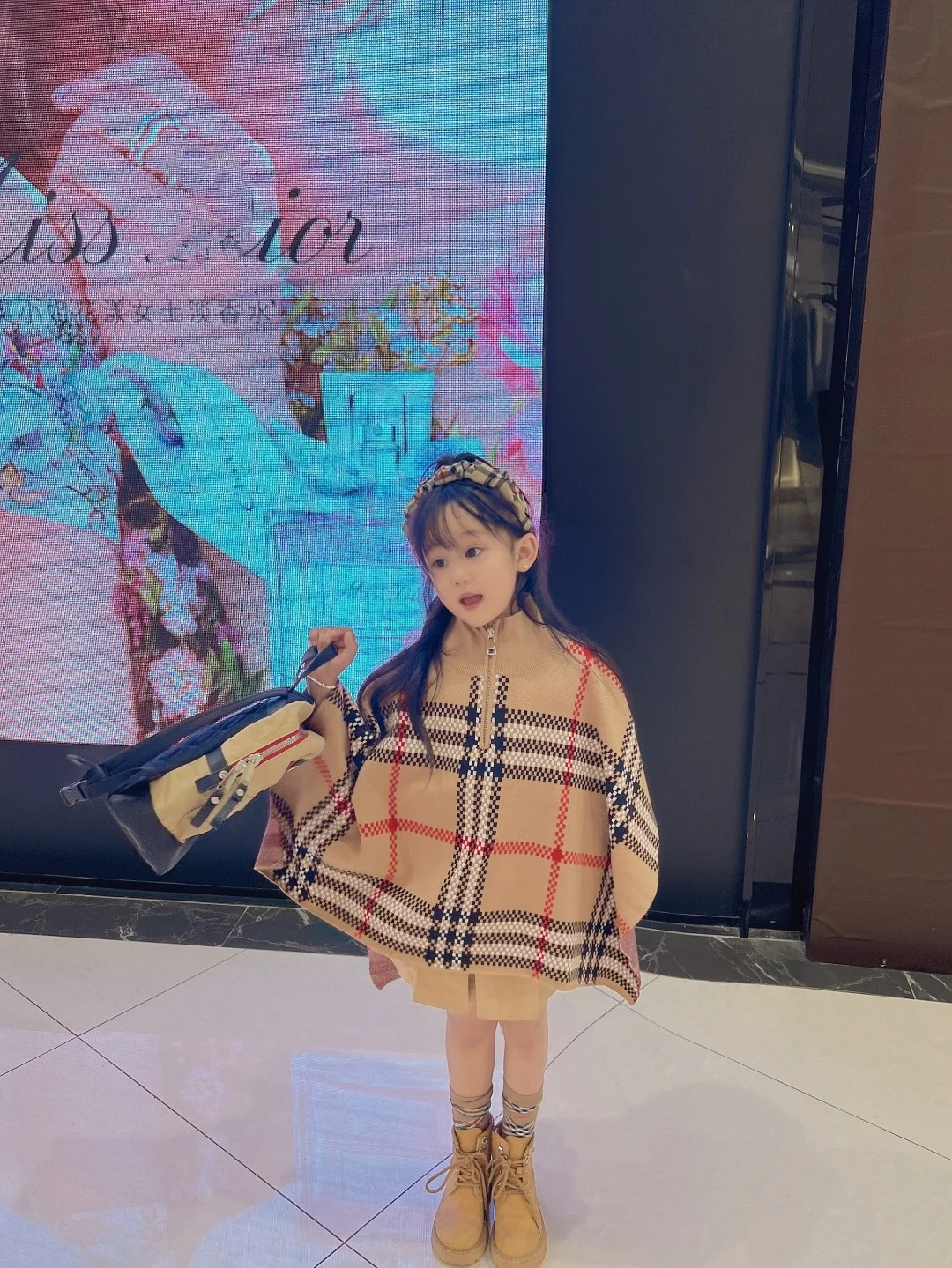 2023 Winter Hot sale Designer brand Knitted plaid Coat Winter Poncho Girls Sweater Shawl Cape Sweater