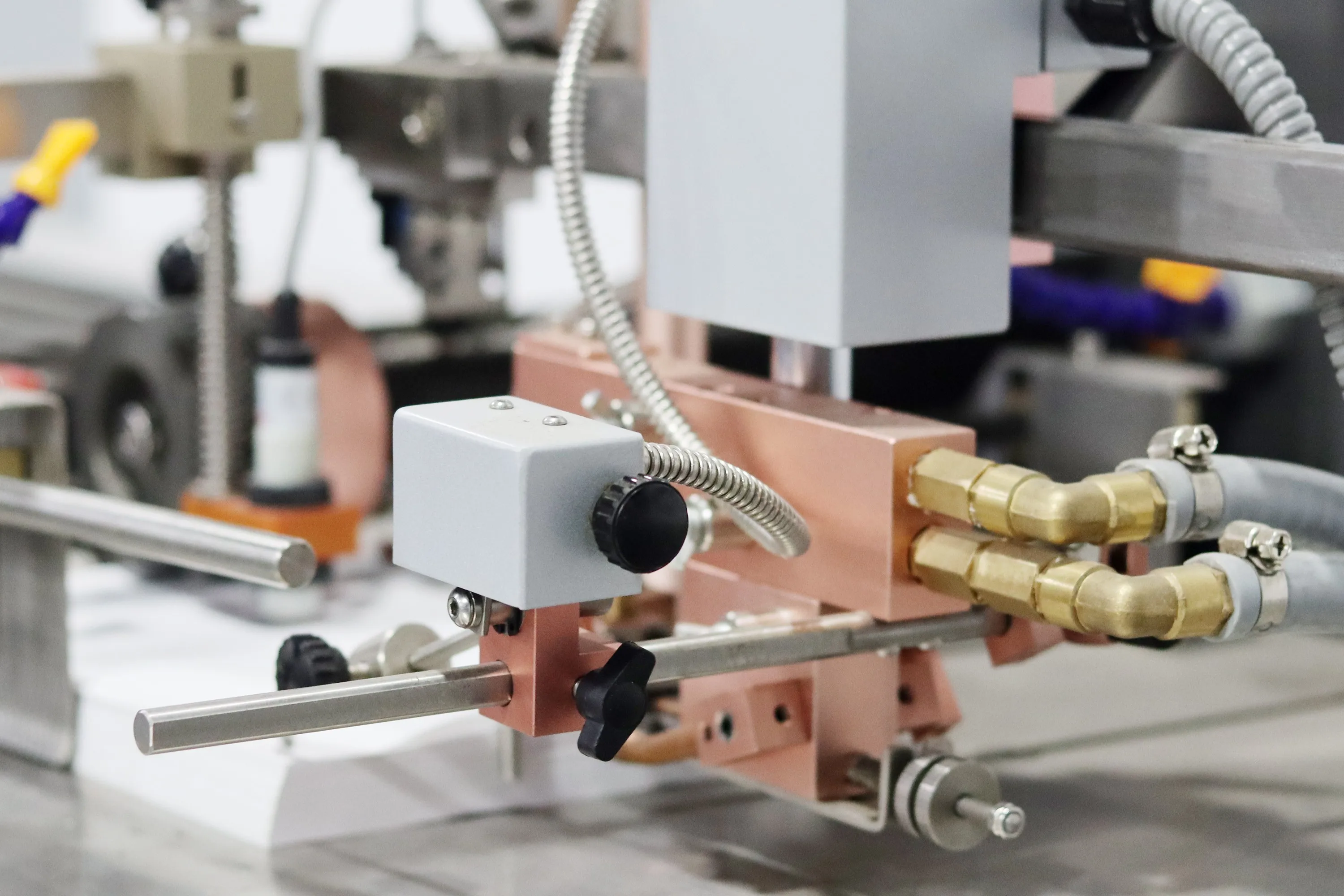 New Design Paper Folding Machine 520 mm Width With 18 Buckle Pla ates Cross Fold Machine