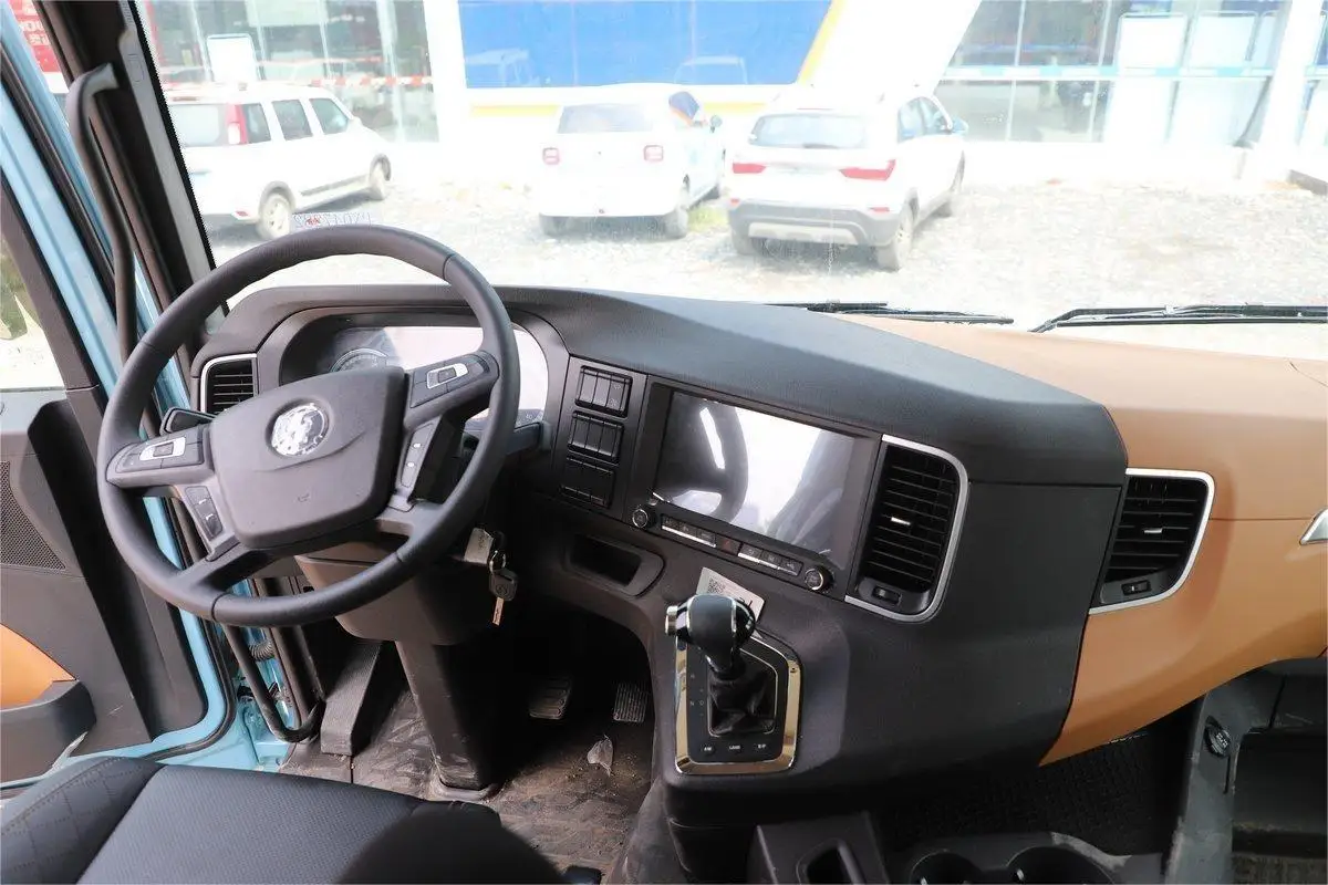 SHACMAN Heavy Duty Truck  M6000 Elite Edition 300 HP 4X2 AMT Automatic Transmission Truck head for sale