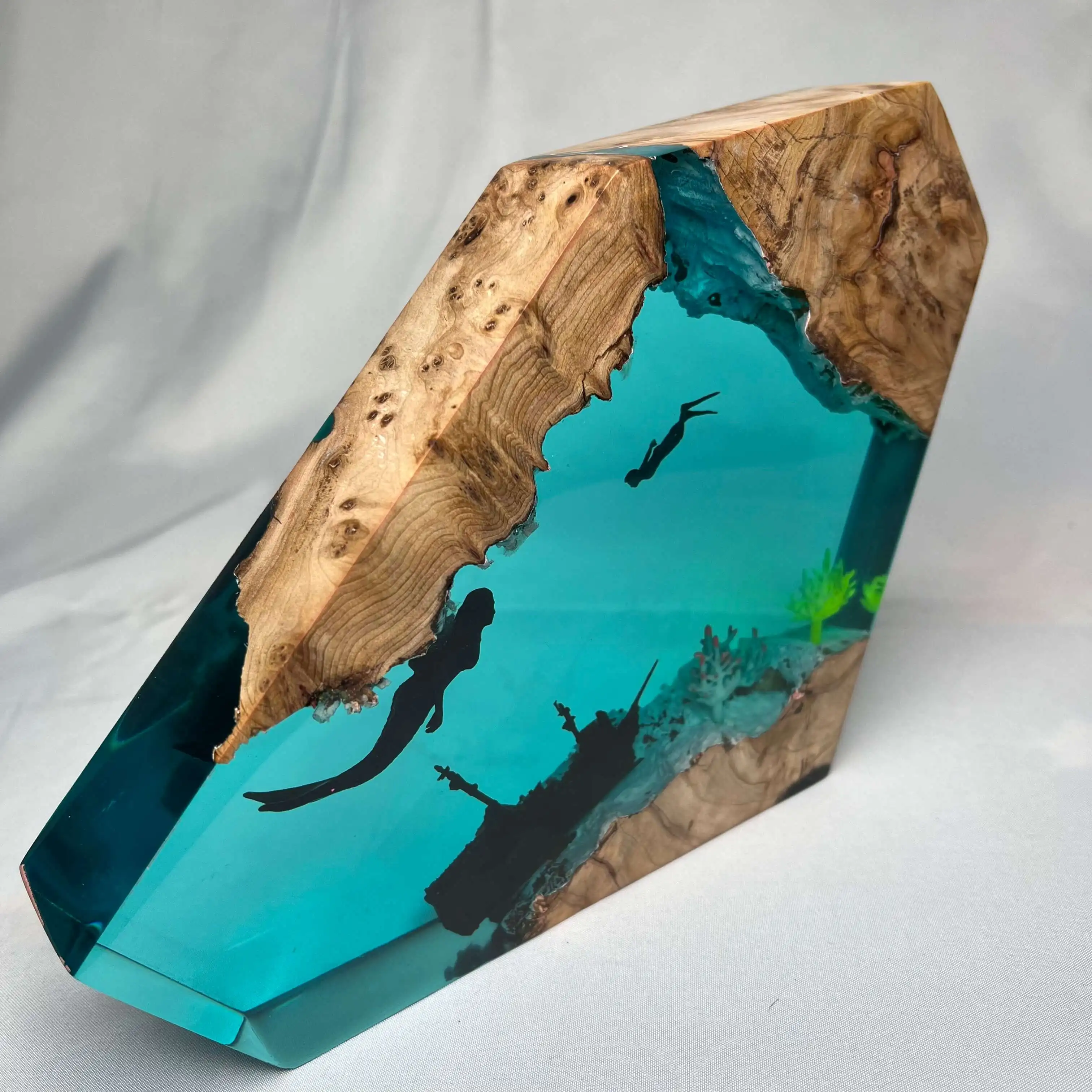 Transform your room with our hot-selling LED lamp featuring a mesmerizing deep sea scene with high-quality epoxy resin