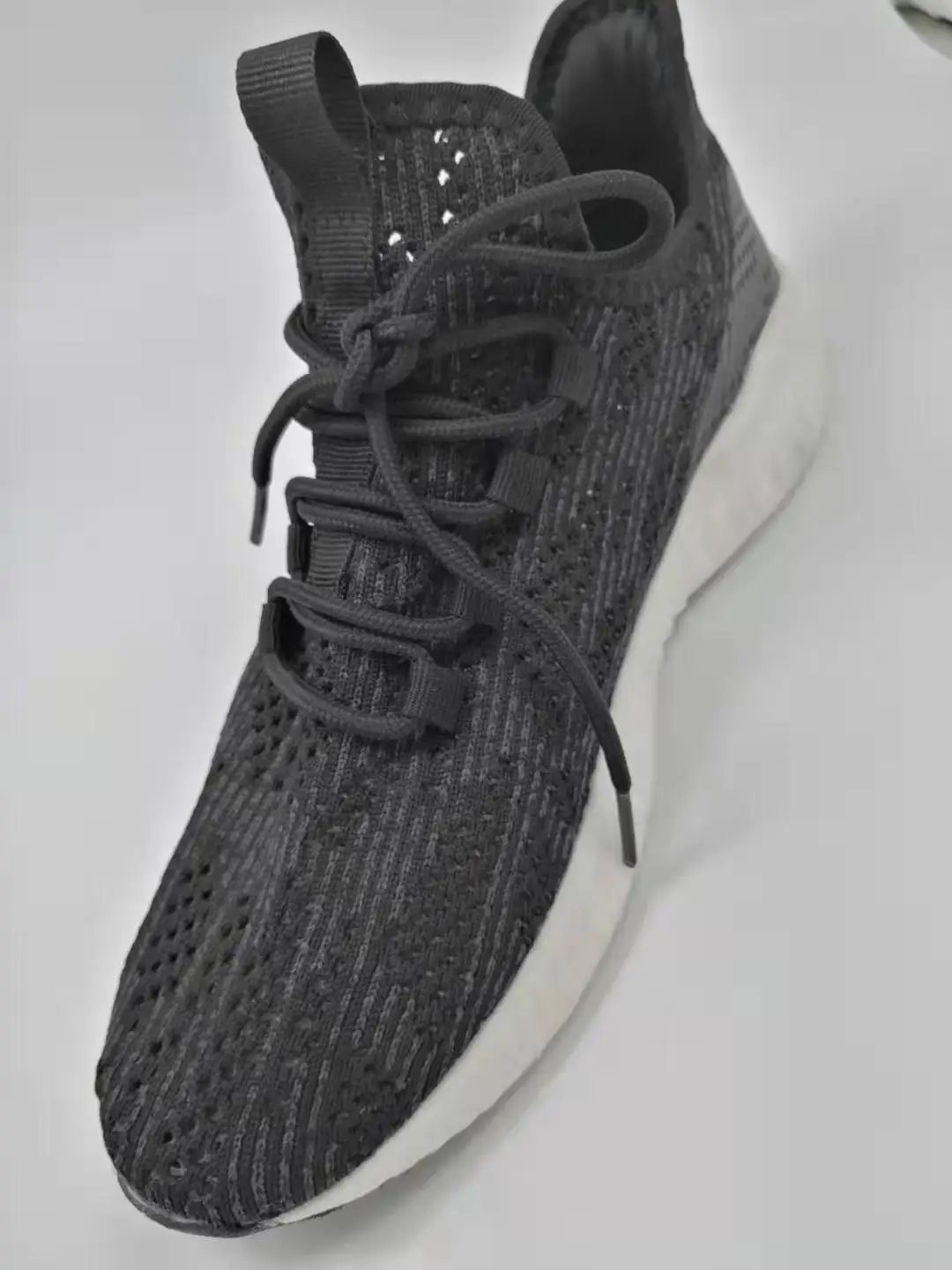 Customized elastic material wholesale fly woven upper capellada para calzado sports fly knit shoe material
