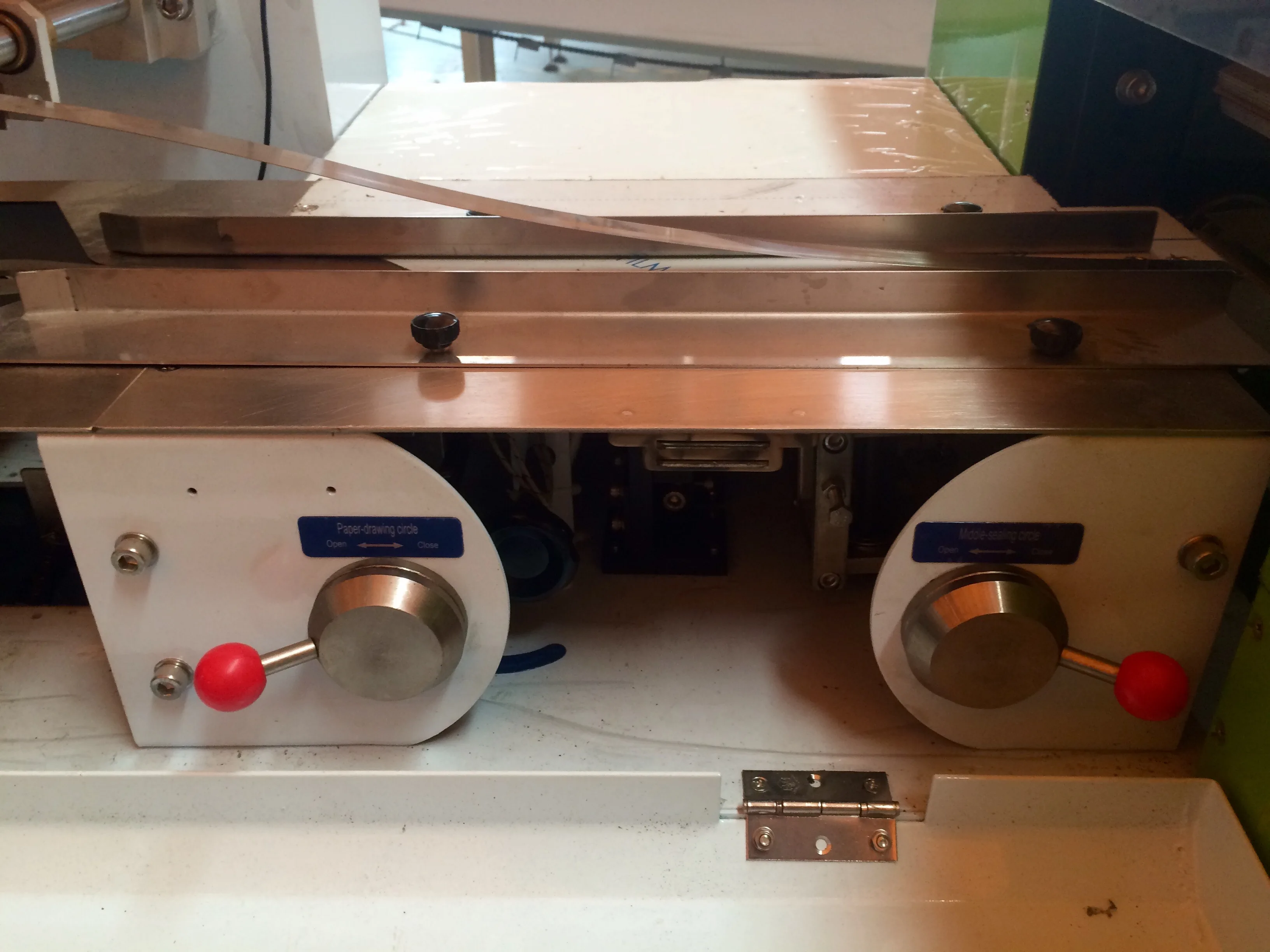 automatic pillow flow food meat Packing Machine Line Price For Arabic Big Bread Hamburg Toast Baguette Bakery Cake Pie