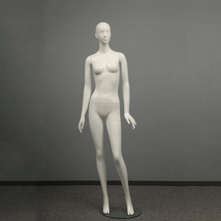 Модные манекены для женской одежды