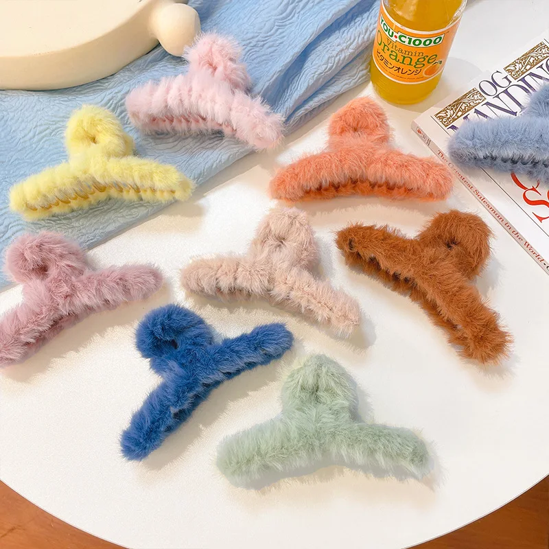 12cm Women Hair Claw Clips Winter Furry Plush Plastic Resin Winter Large Fluffy Claw Clip