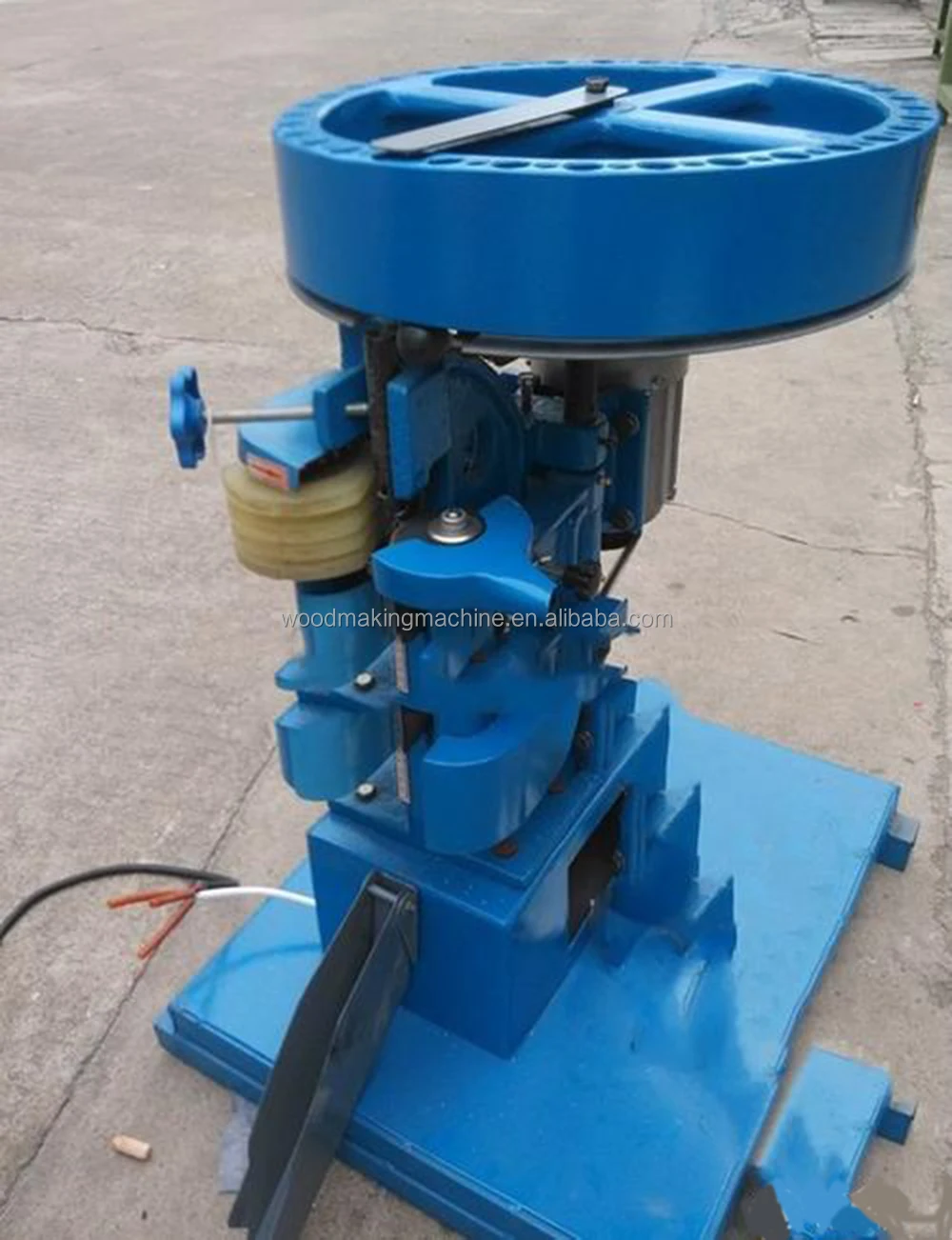 wooden cork cutting (3).jpg