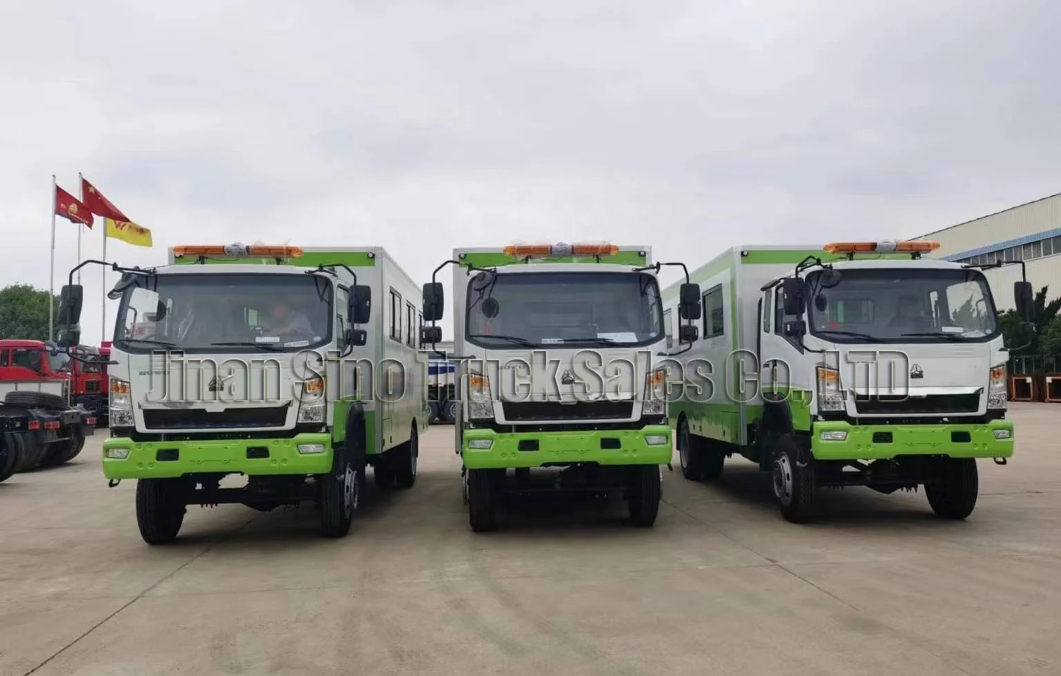 Brand New China Sinotruk Howo 4x4 Diesel all whee driving van truck for 20 seats passager delivery