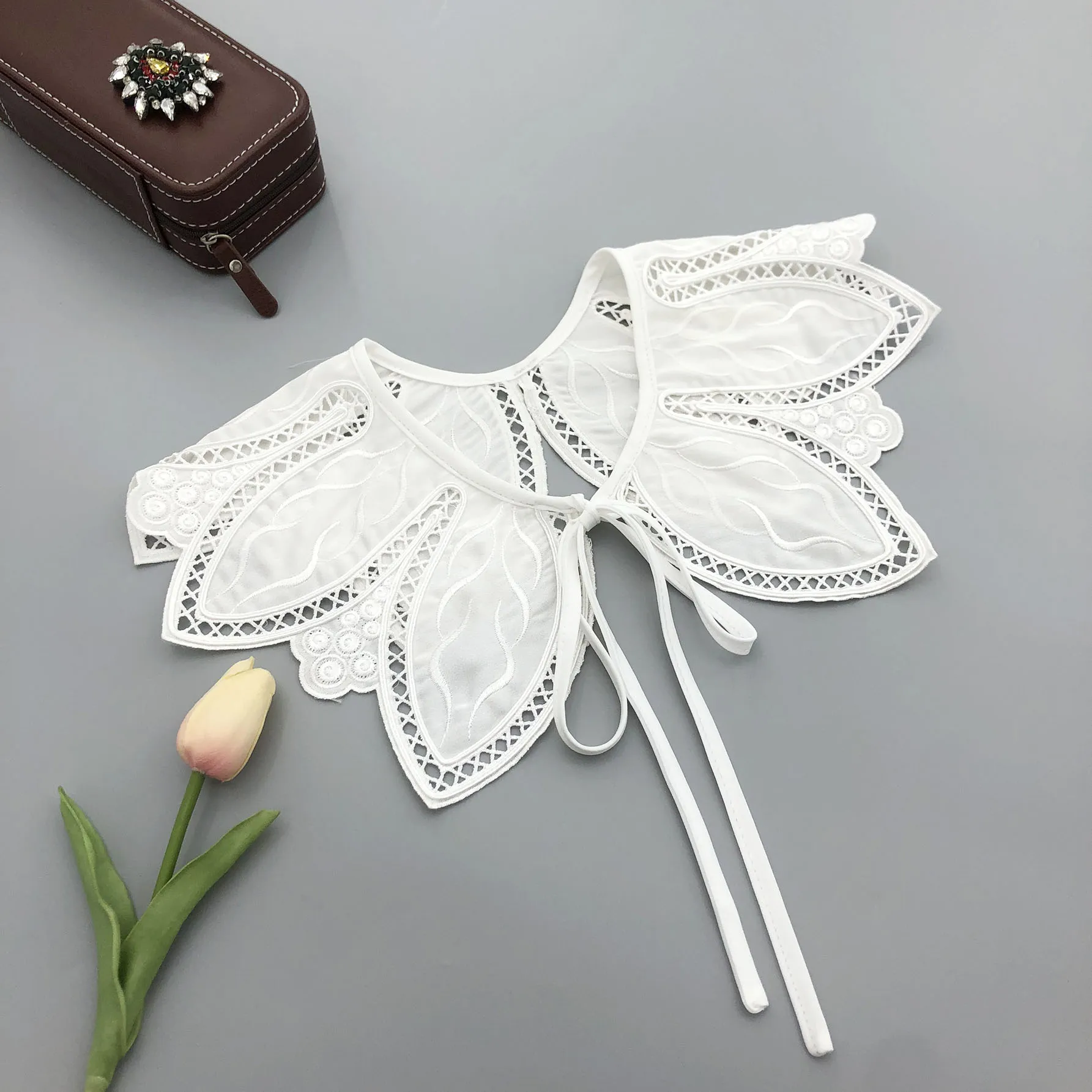 In stock promotion woman detachable fashion design embroidery fake collar