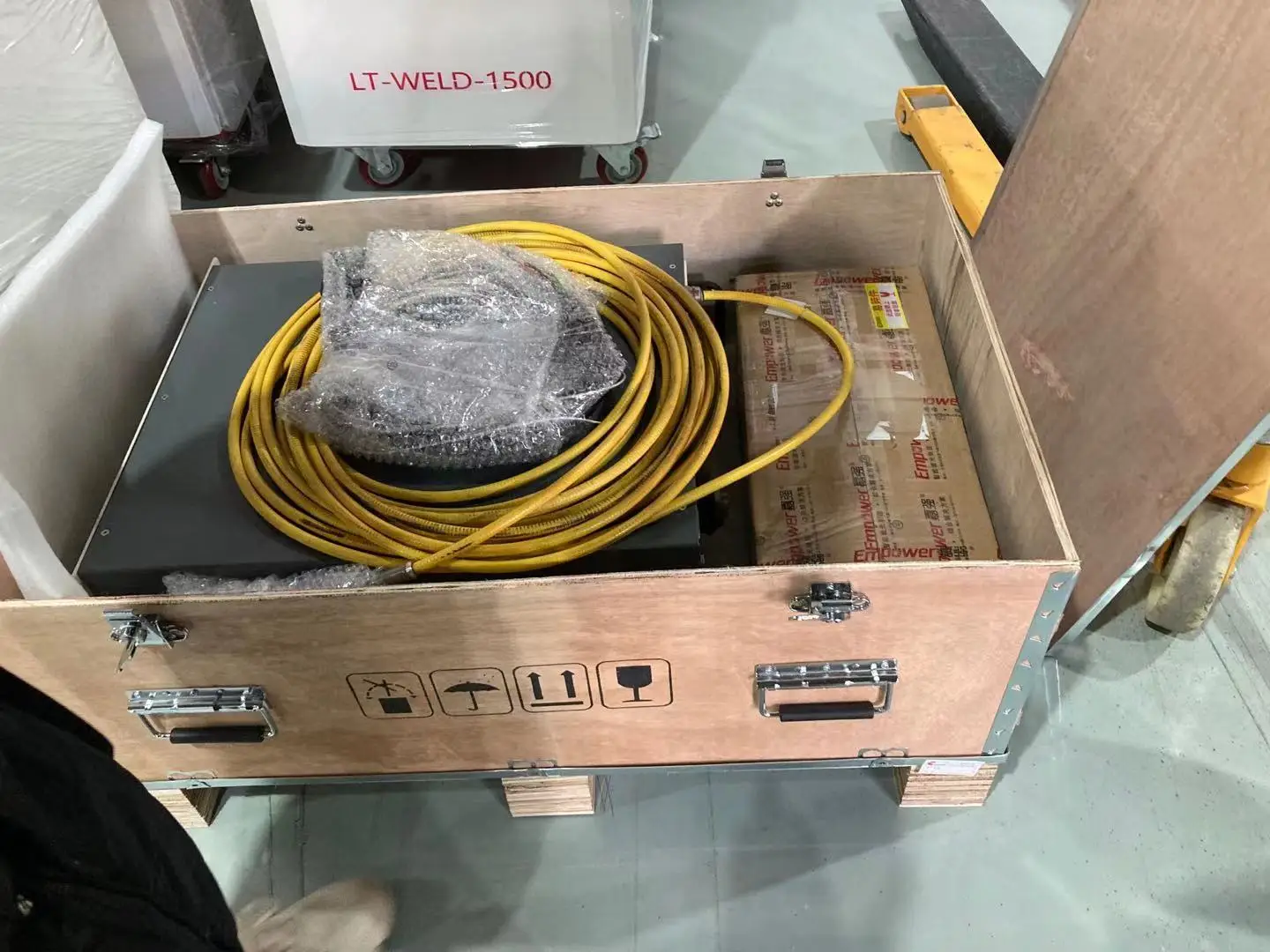 fiber cable with QBH protective lens  for  50um 100um IPG RAYCUS Max  SPI nLIGHT laser source of laser generator