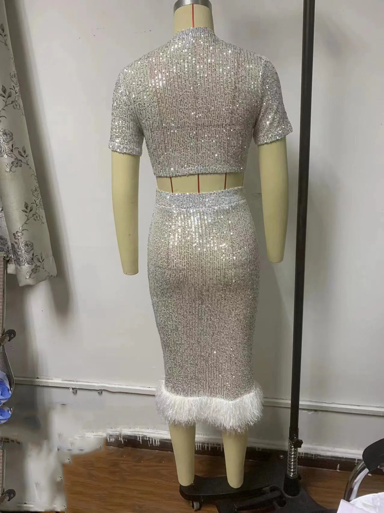 Women Sequin Skirt 2 Piece Set Short Sleeve Slim Tops Hemline Artificial Feather Bodycon Skirt Matching Set 2022 Sexy Streetwear