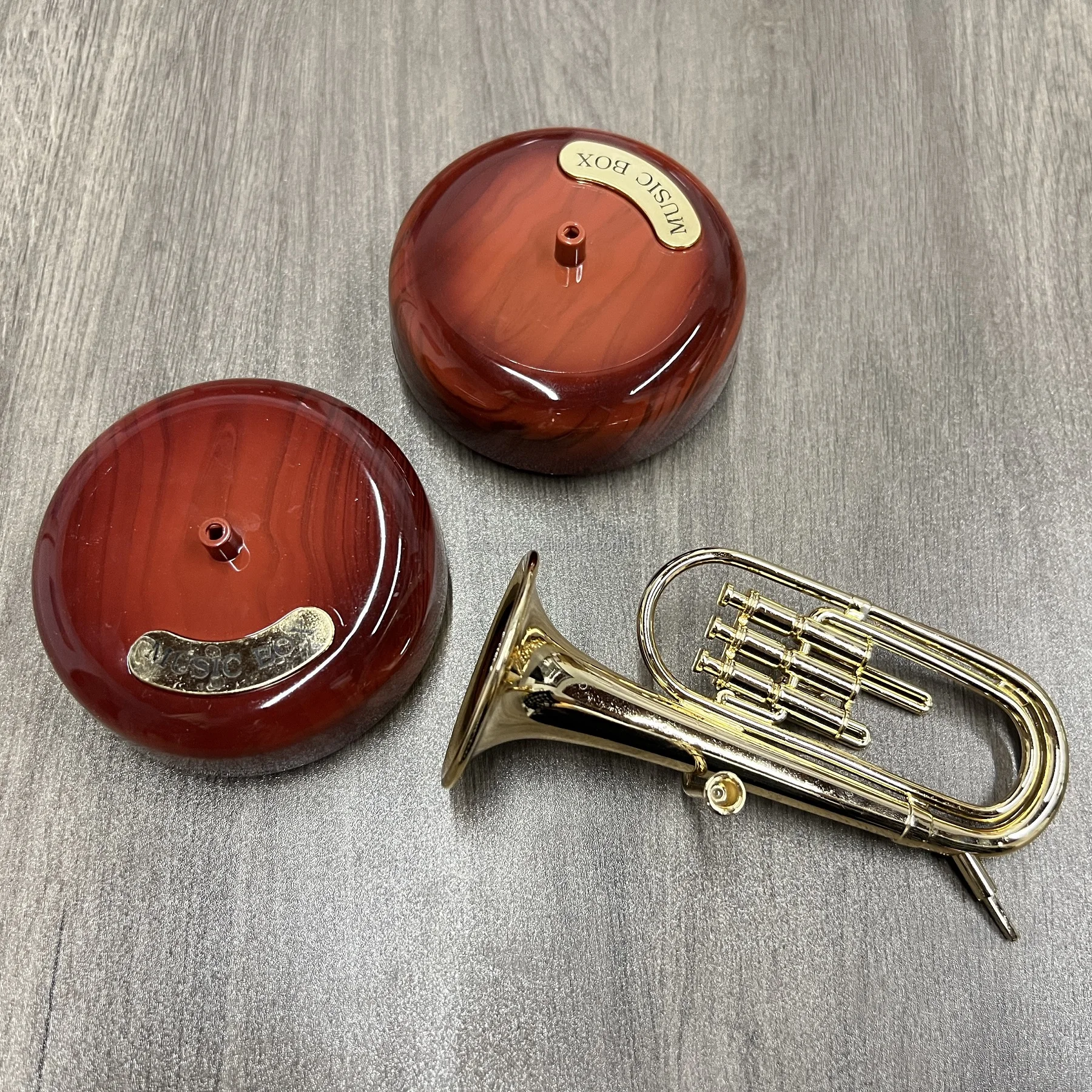 Handmade products Exquisite craftsmanship mini wooden violin shaped rotating instrument ballerina carousel music box
