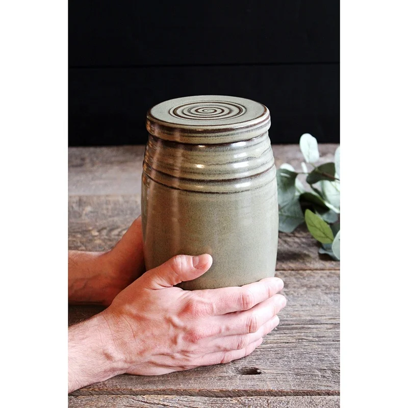 Wholesale custom memorial pet cremation urn Simple ceramic large human ashes urn with lid