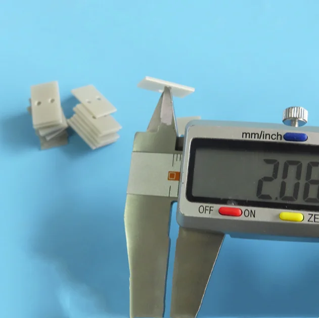 Высокая теплопроводность лазерная резка алюминия нитрид керамическая пластина AlN подложка