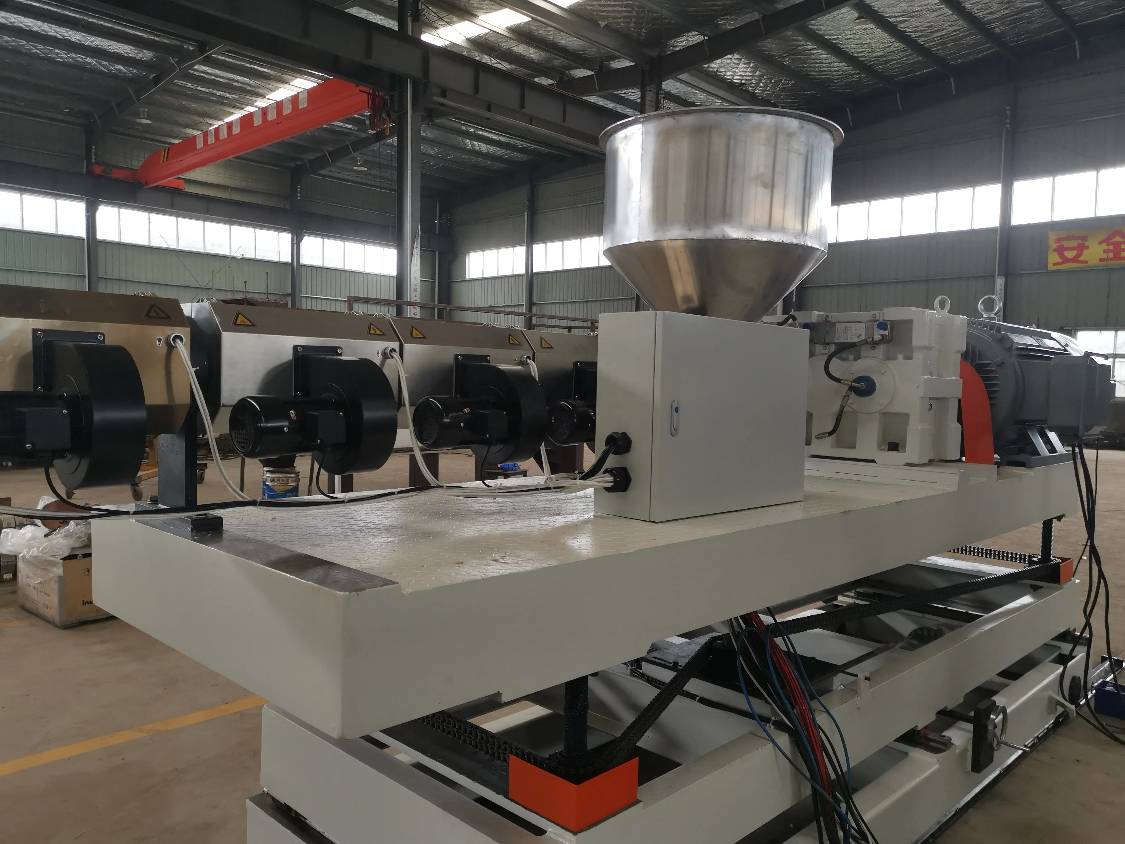 Manufacturer 90Mm TPU Mobile PP PE Plastic Sheet Single Screw Extruder
