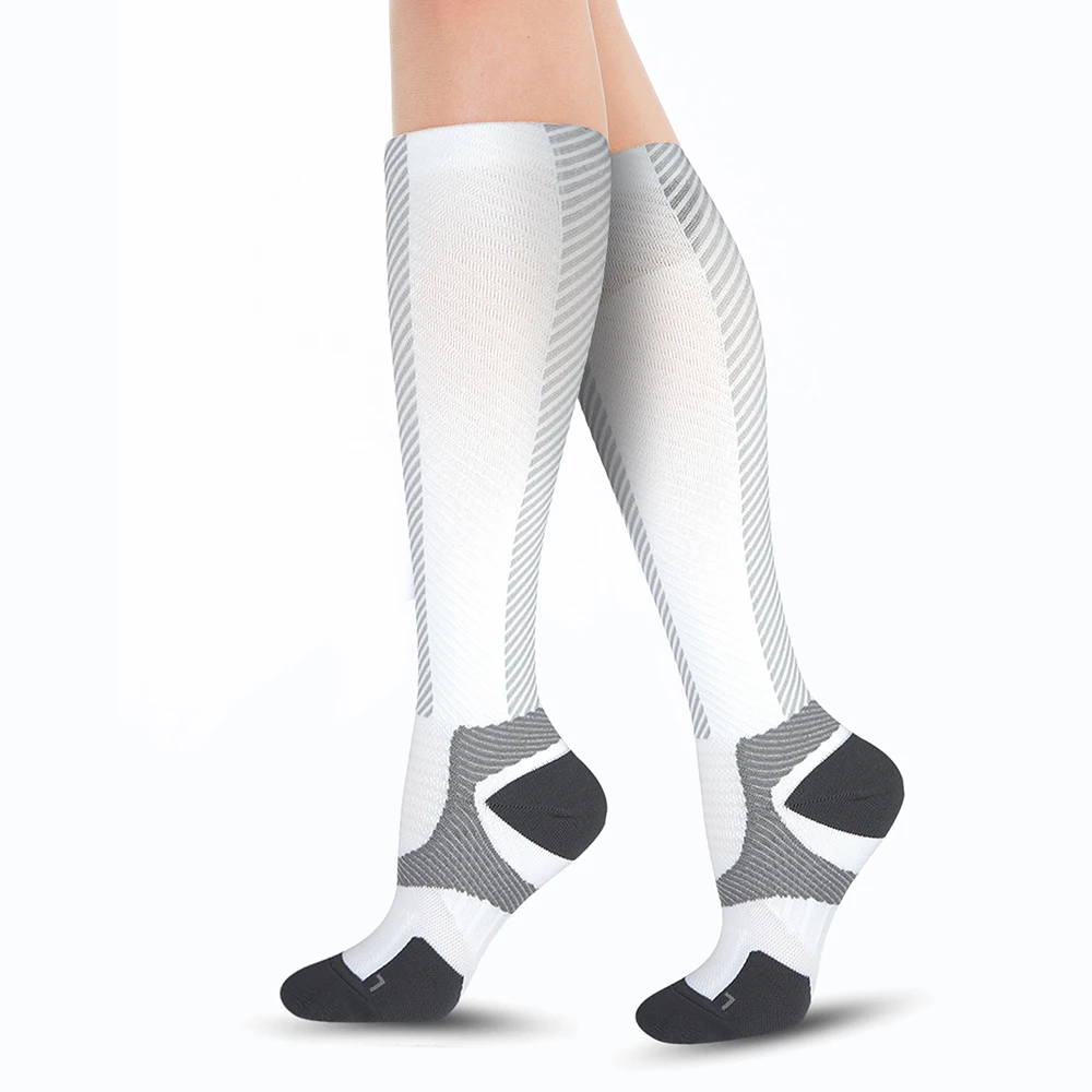 Низкая цена быстросохнущие белые крутые летние спортивные нейлоновые мужские и женские флуоресцентные Компрессионные носки для спорта