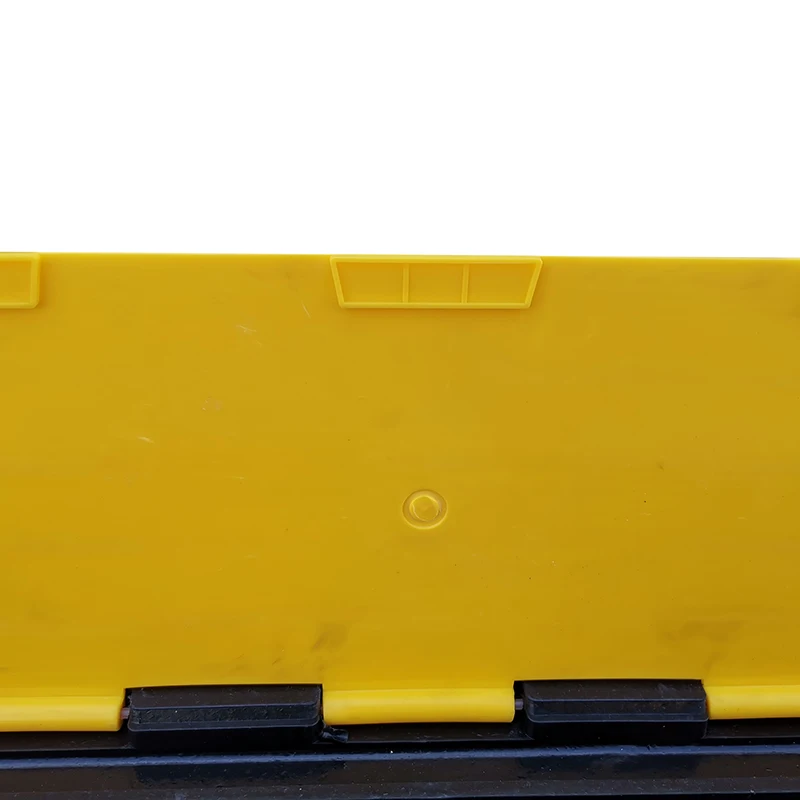 Пятиканальный защитный кабель резиновый лежа