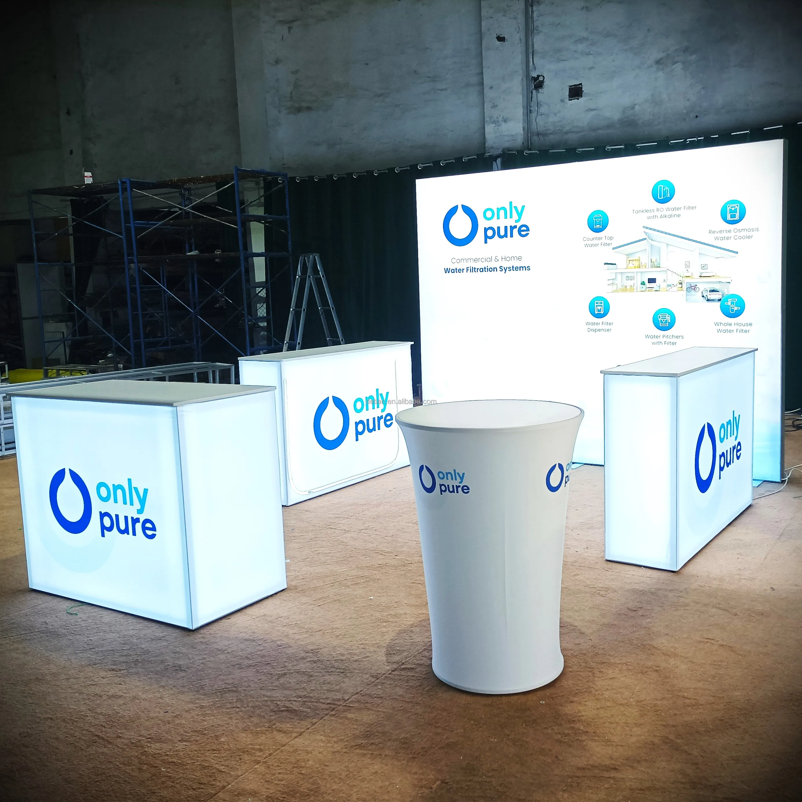 Exhibition Booth 3x3 with LED Backdrop and Trade Show Products for Booth Display